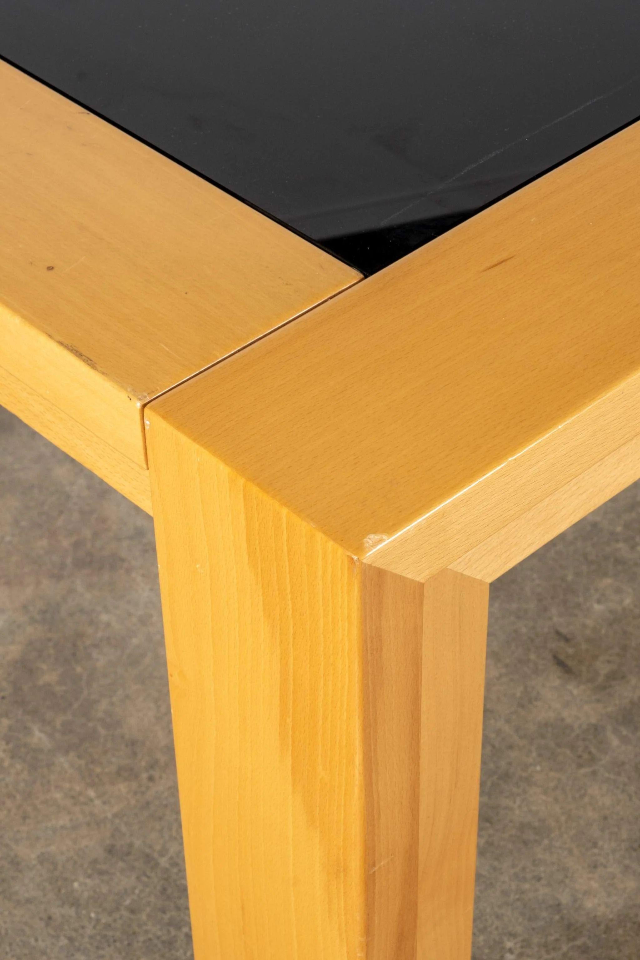 Table de salle à manger en bois et verre fumé Cassina des années 1980 par Afra Scarpa en vente 1