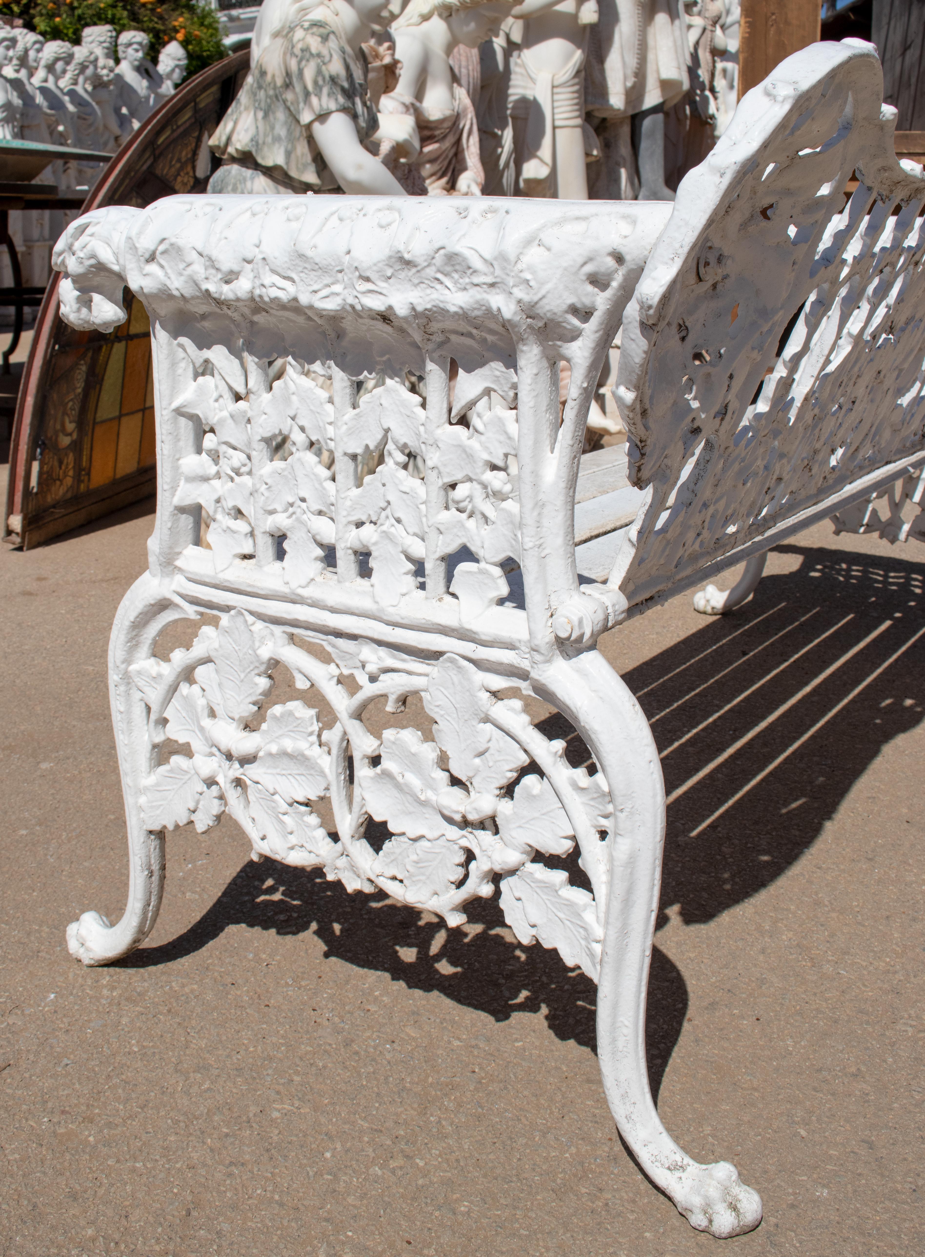 20th Century 1980s Cast Aluminium Solid Metal White Garden Bench with Grapes Flower Garlands