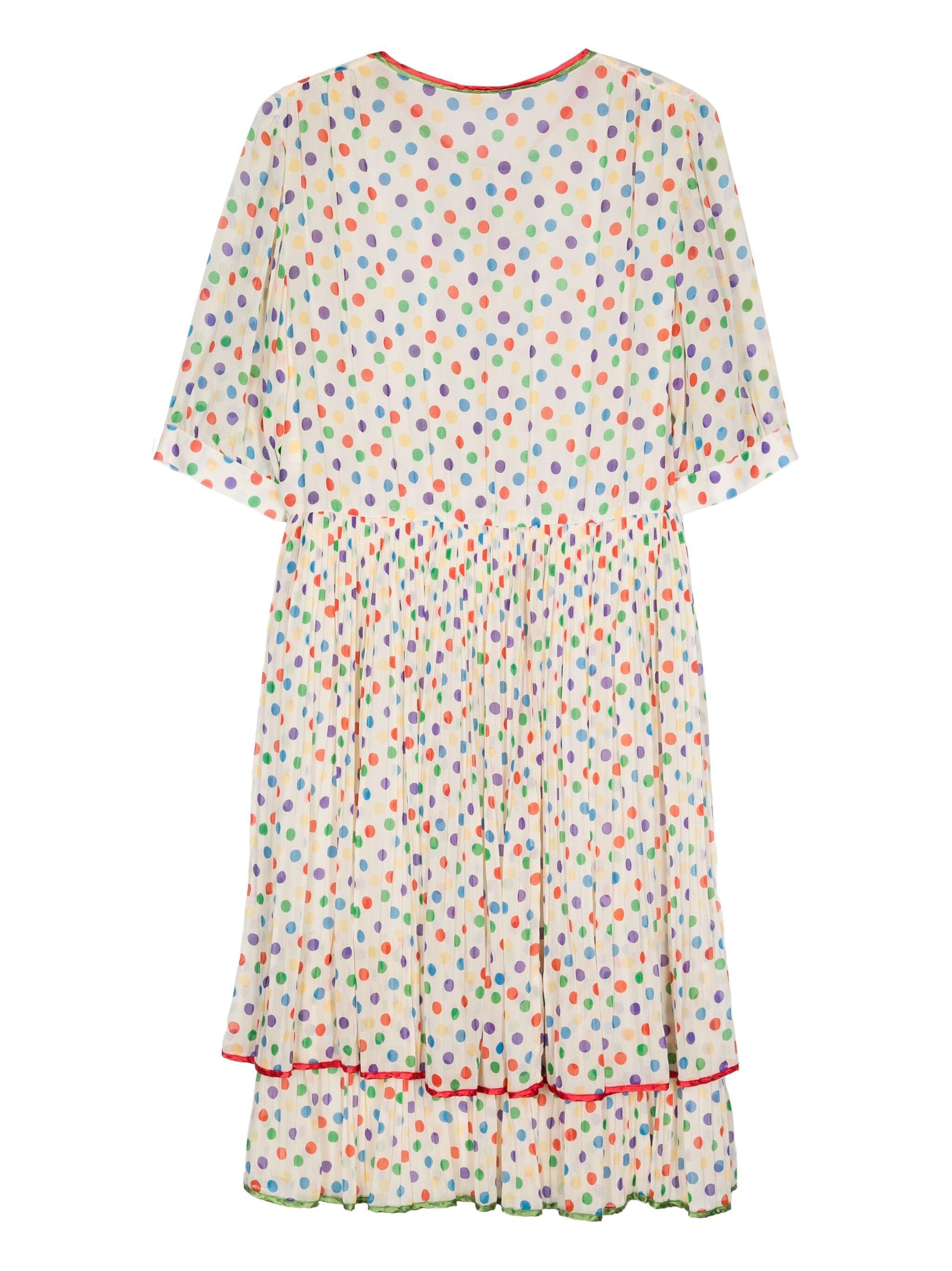 Celine 1980s polka-dot dress featuring classic collar
front logo button fastening, short sleeves, two chest flap pockets, side seams pockets, straight hem.
Composition: 100% Cotton
Circa 1980s
Estimated size 38fr/US6 /UK10
In good vintage condition.