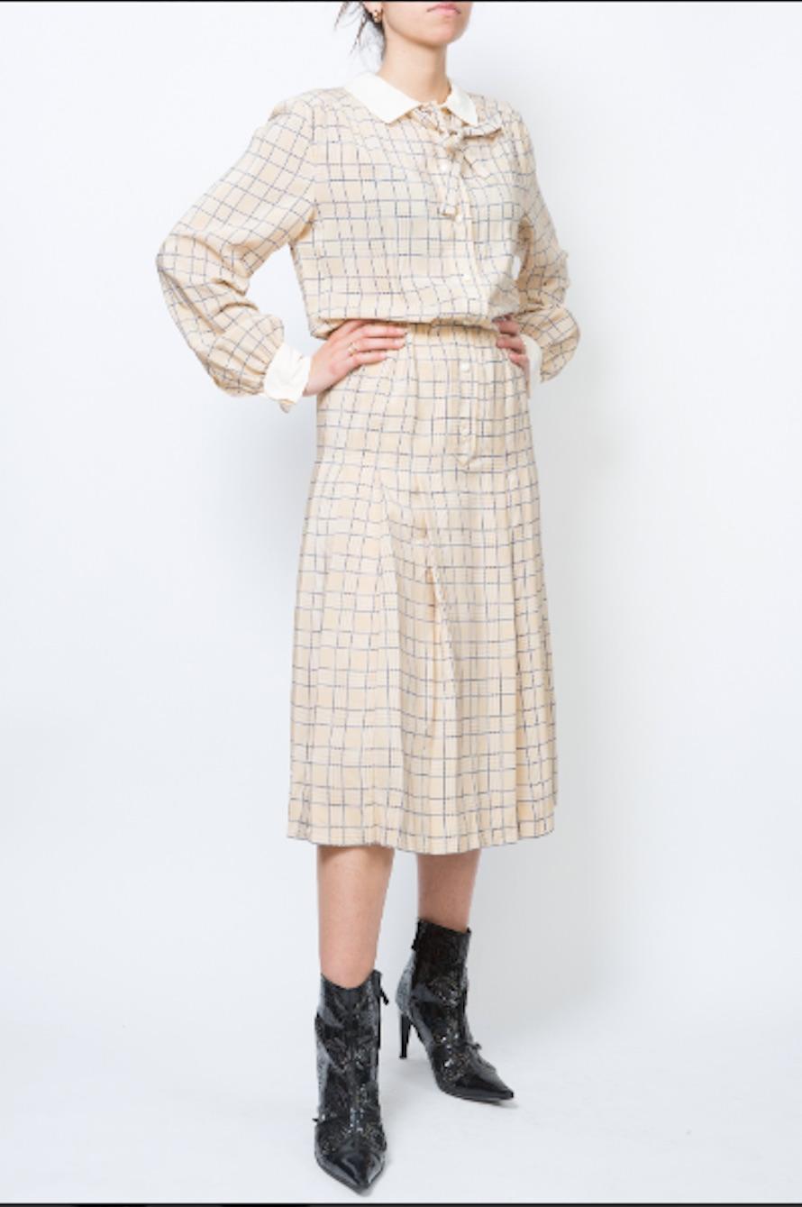 Celine checkered silk dress featuring  a yellow ground, contrast cuffs and collar, attached lavallière neck tie, a pleated skirt featuring silk lining, front button down closing.
Composition: 100% Silk
Circa 1980s
Estimated size 38fr/US6 /UK10
In
