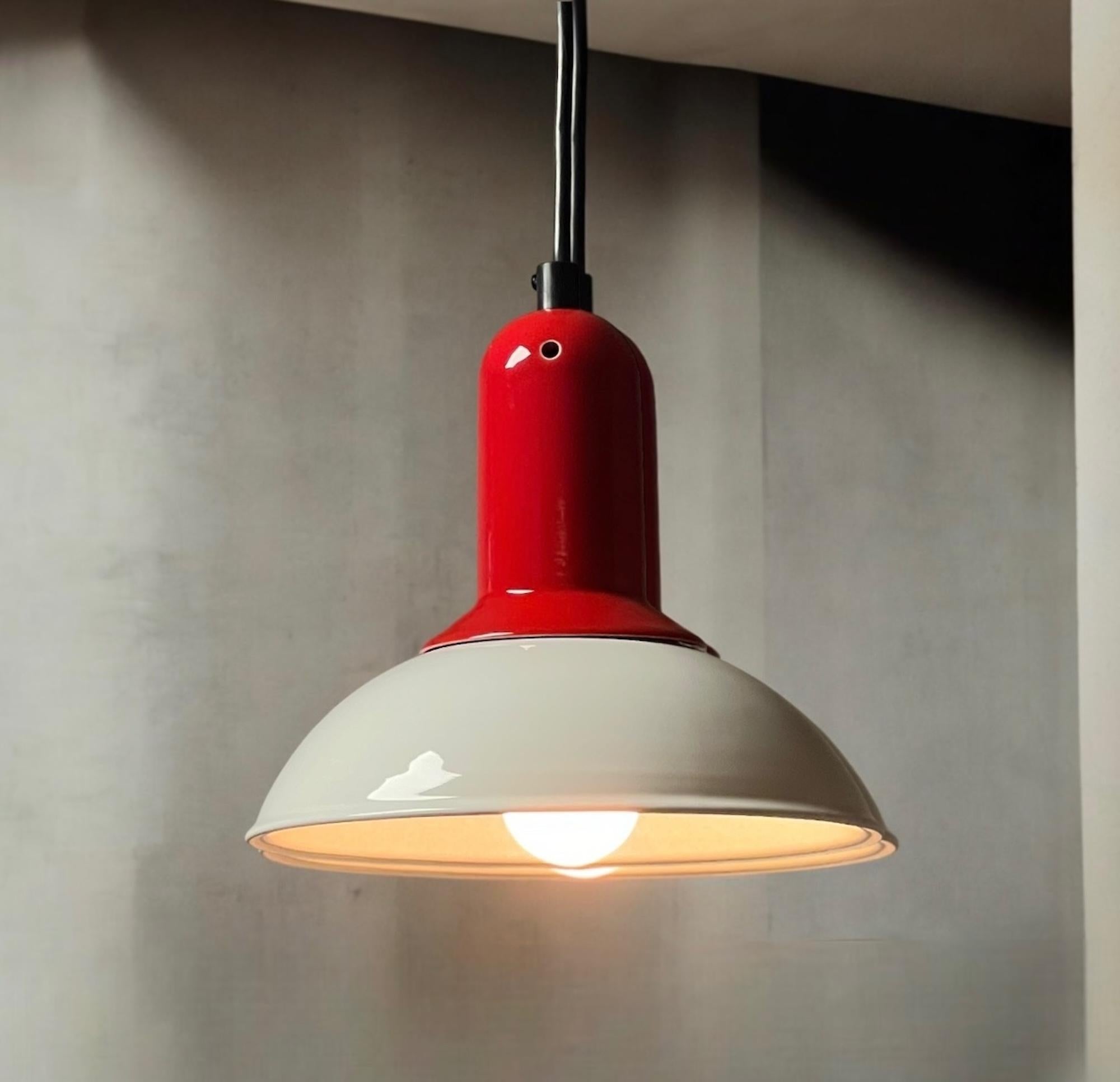 Step back into the enchanting allure of the Eigthies with Imago Italy’s exquisite ceramic 80s vintage lamp. This piece is a masterful blend of meticulous craftsmanship and the vibrant spirit of an unforgettable era. The lamp is not just a light