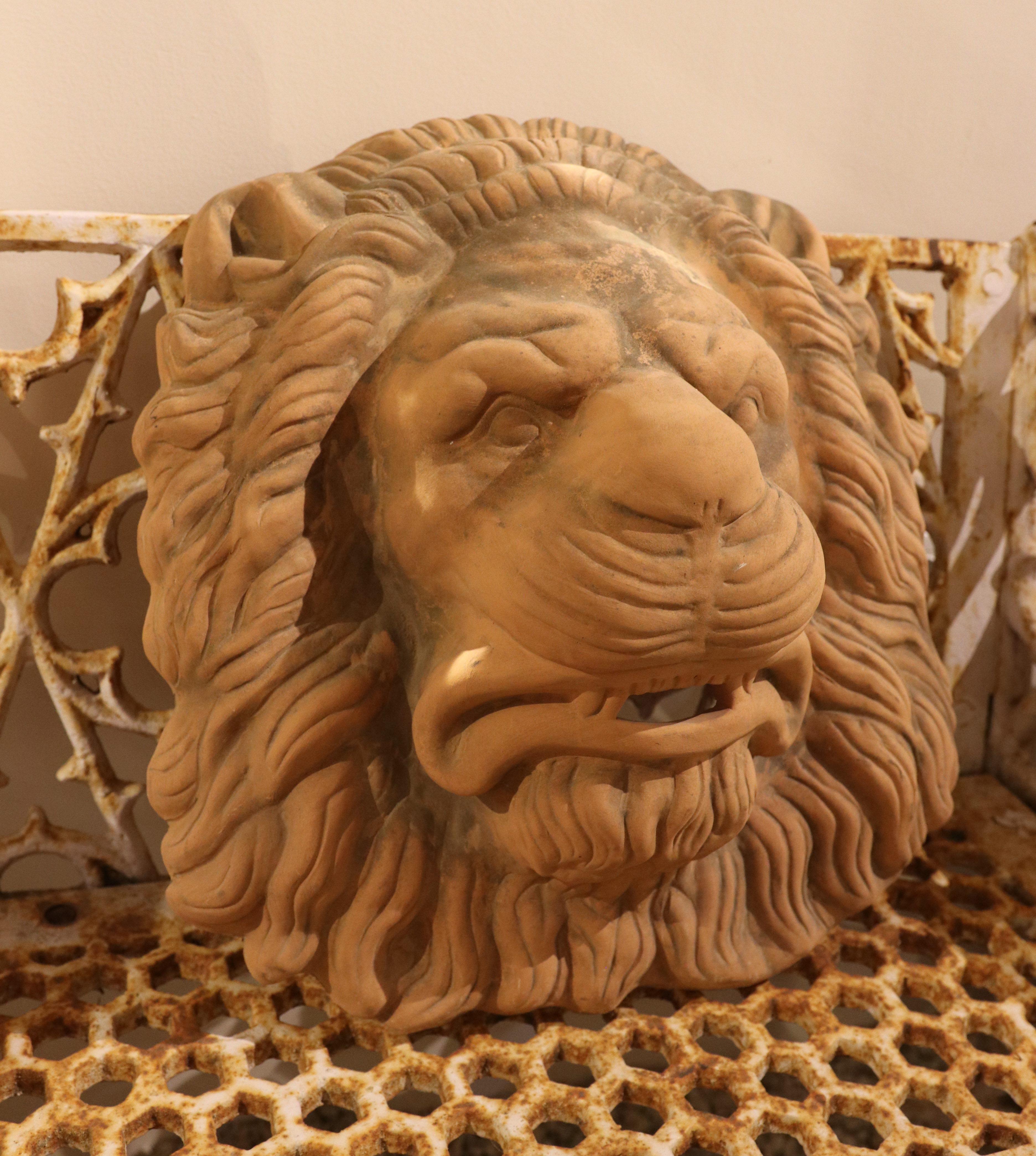 Espagnol Masque de lion en céramique des années 1980 pour fontaine murale de jardin