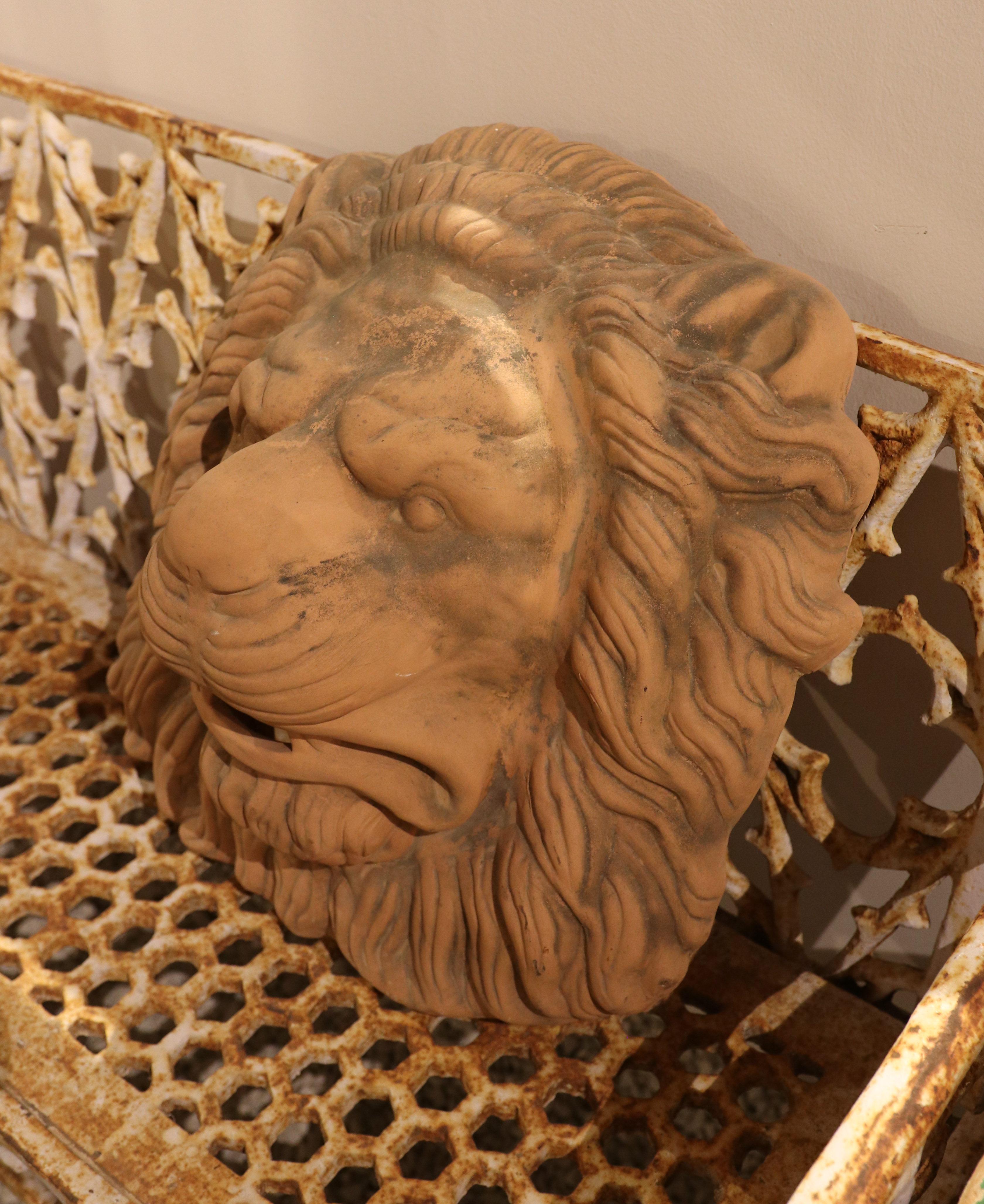20ième siècle Masque de lion en céramique des années 1980 pour fontaine murale de jardin