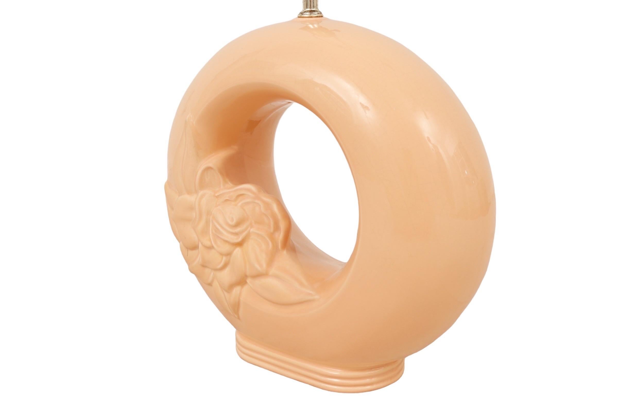 Lampe de table à rosace en céramique des années 1980 Bon état - En vente à Bradenton, FL