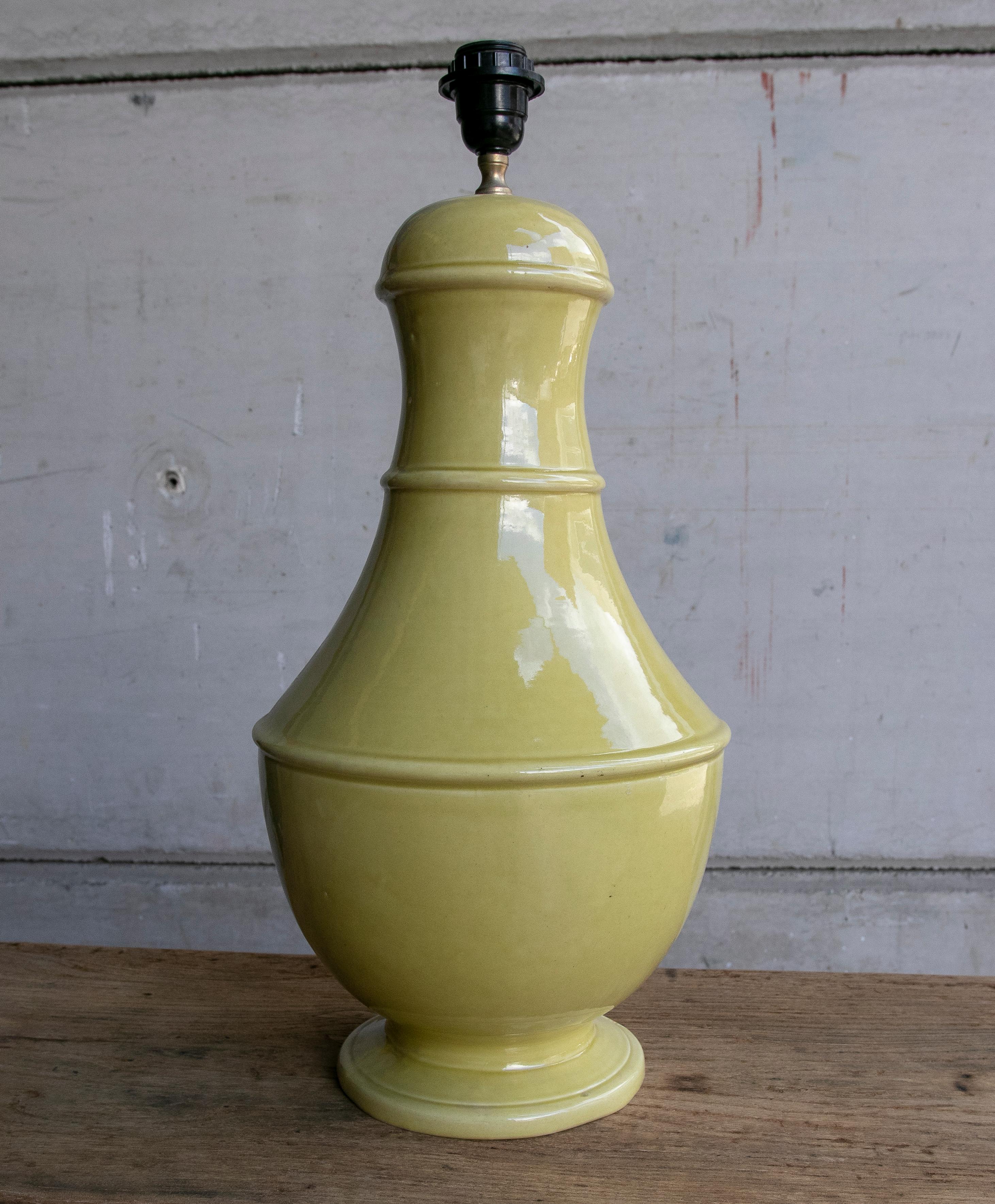 1980s Ceramic table lamp in green olive colour.
