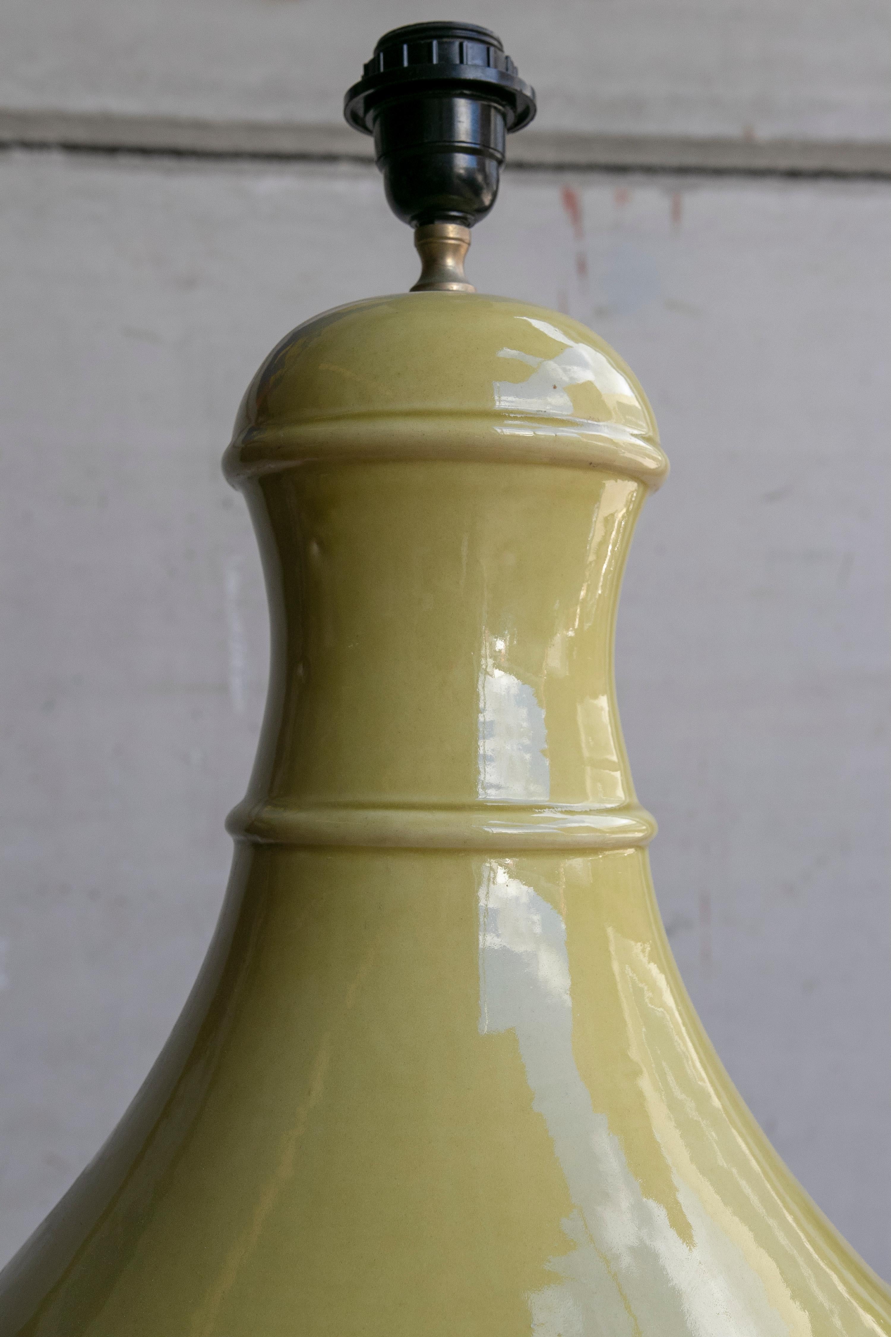 1980s Ceramic Table Lamp in Green Olive Colour In Good Condition In Marbella, ES