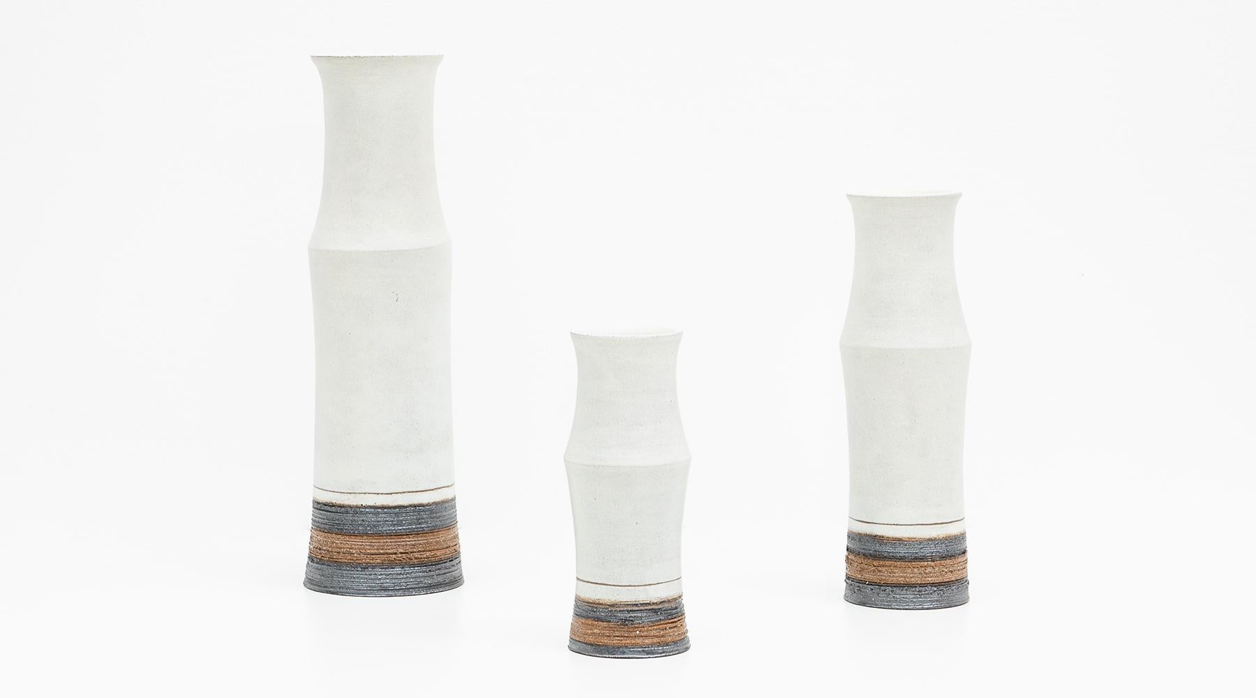 Bamboo bottles, set of three vases, ceramic, Bruno Gambone, Italy, 1980s.

Magnificent vases in a so-called bamboo optic by the multi-talented artist Bruno Gambone from 1980s, which vary in height and width. This set comes in sand colors, the