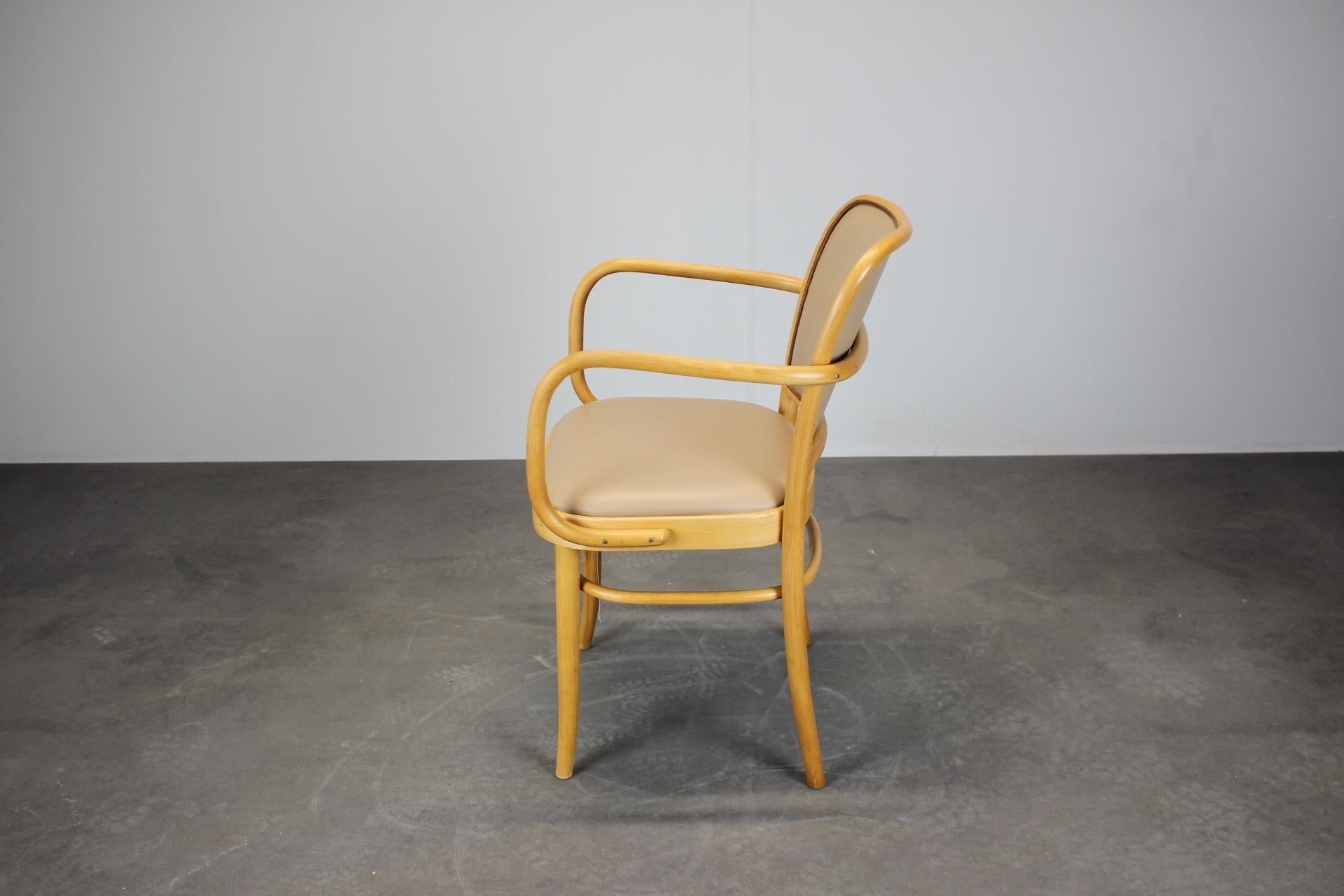 1980er Stuhl von Ton, Tschechoslowakei (Moderne der Mitte des Jahrhunderts) im Angebot