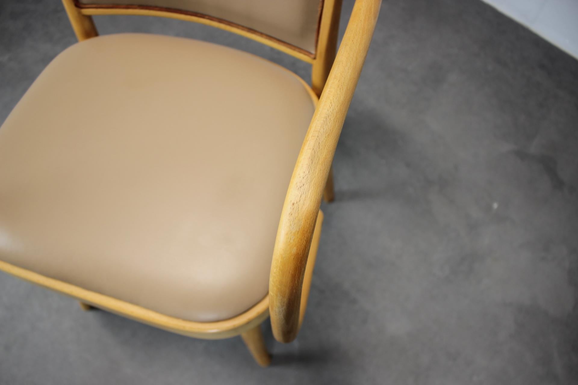 1980er Stuhl von Ton, Tschechoslowakei (Ende des 20. Jahrhunderts) im Angebot