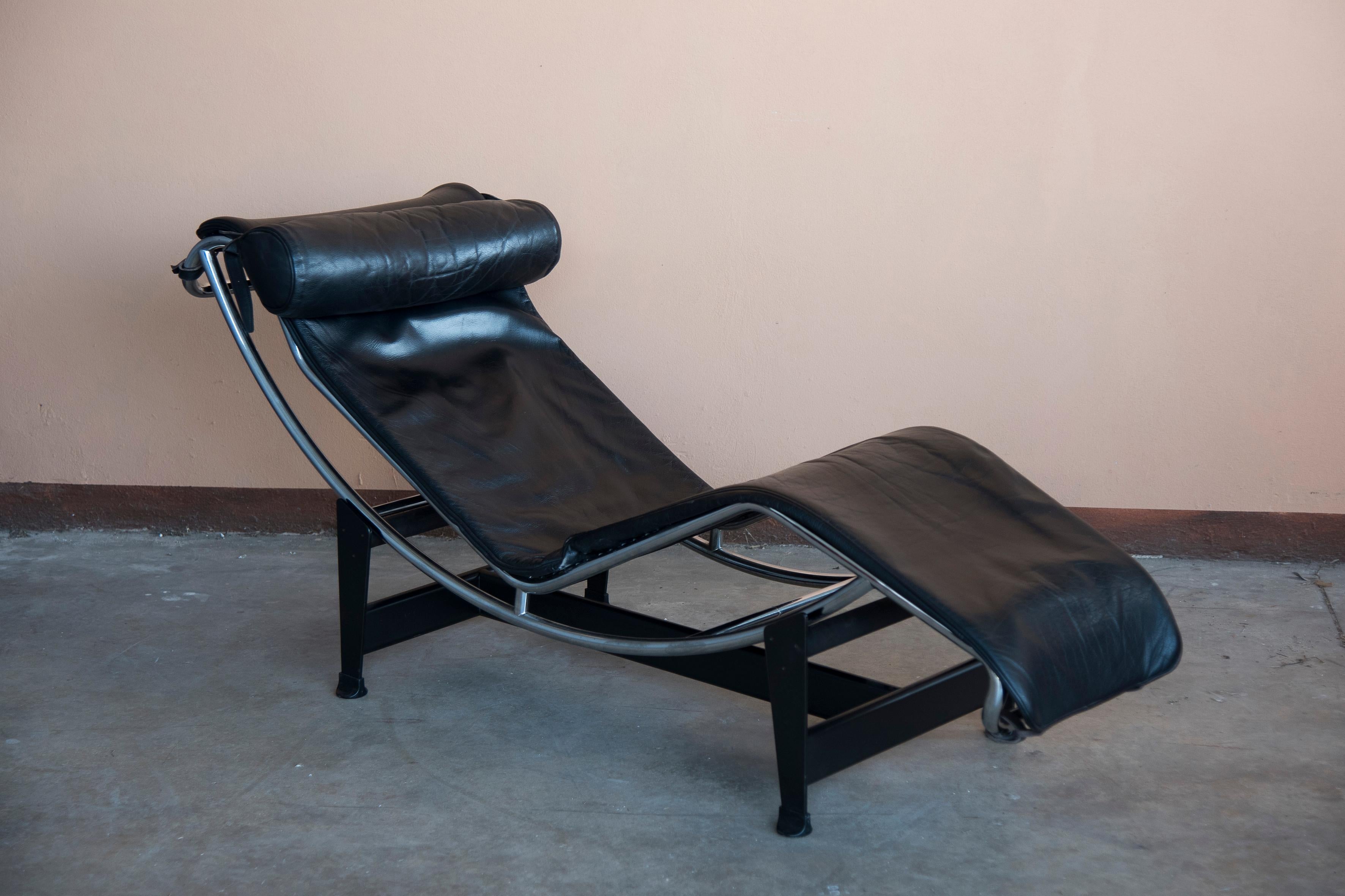 1980s Chaise Longue LC4 Le Corbusier for Cassina in Black Leather 7