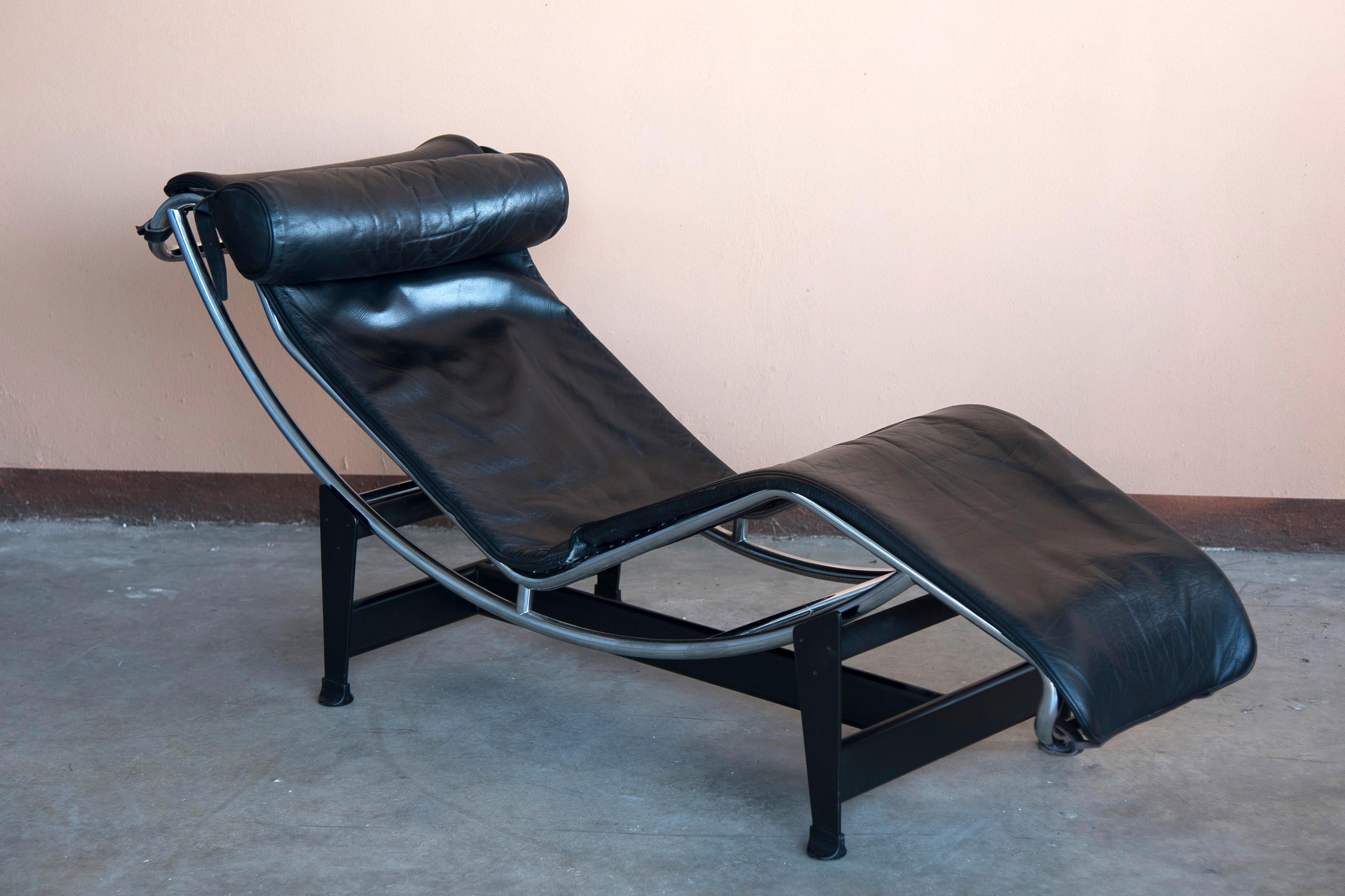 1980s Chaise Longue LC4 Le Corbusier for Cassina in Black Leather 8