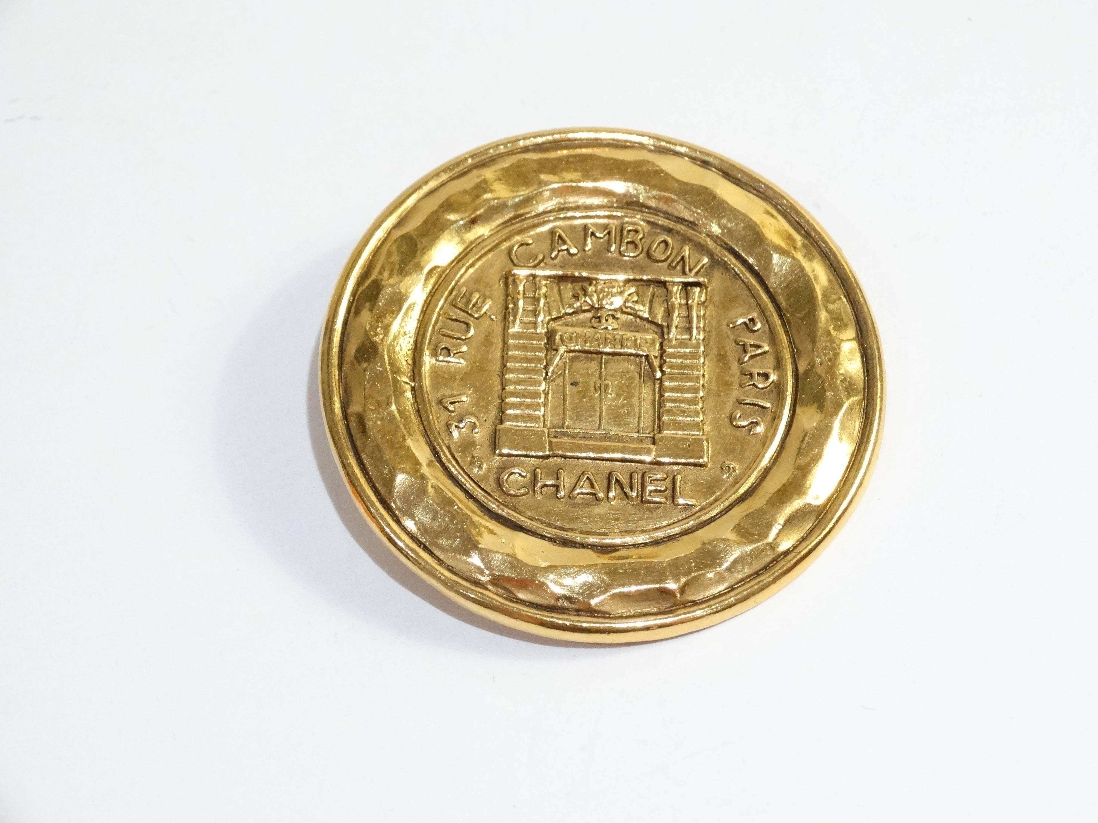 1980s Chanel 31 Rue Cambon Gold Medallion Brooch In Excellent Condition For Sale In Scottsdale, AZ