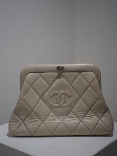 1980s Chanel beige leather shoulder bag