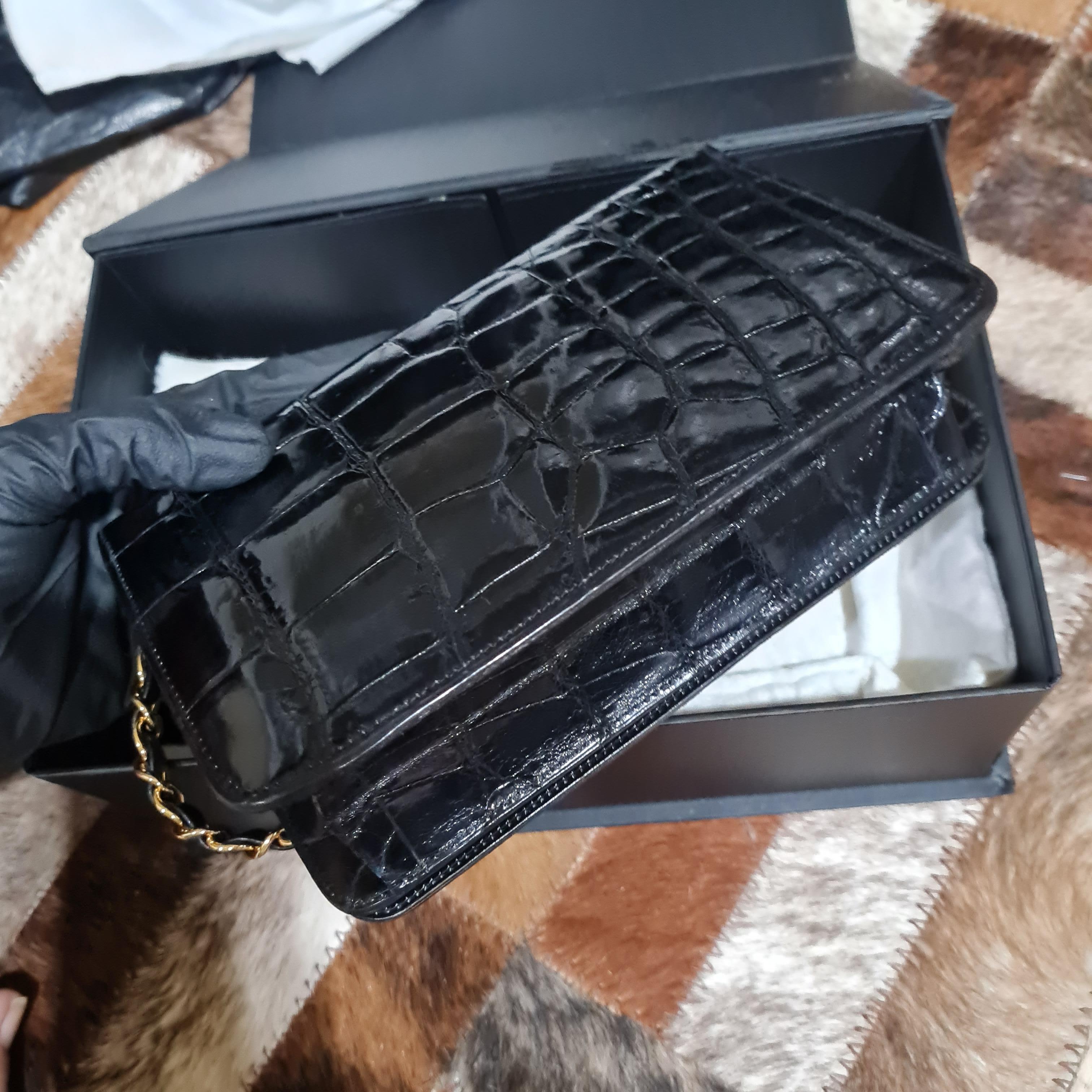 1980s Chanel Black Alligator Wallet on Chain In Good Condition In Jakarta, Daerah Khusus Ibukota Jakarta
