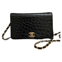 1980er Chanel Schwarze Alligator-Brieftasche an Kette