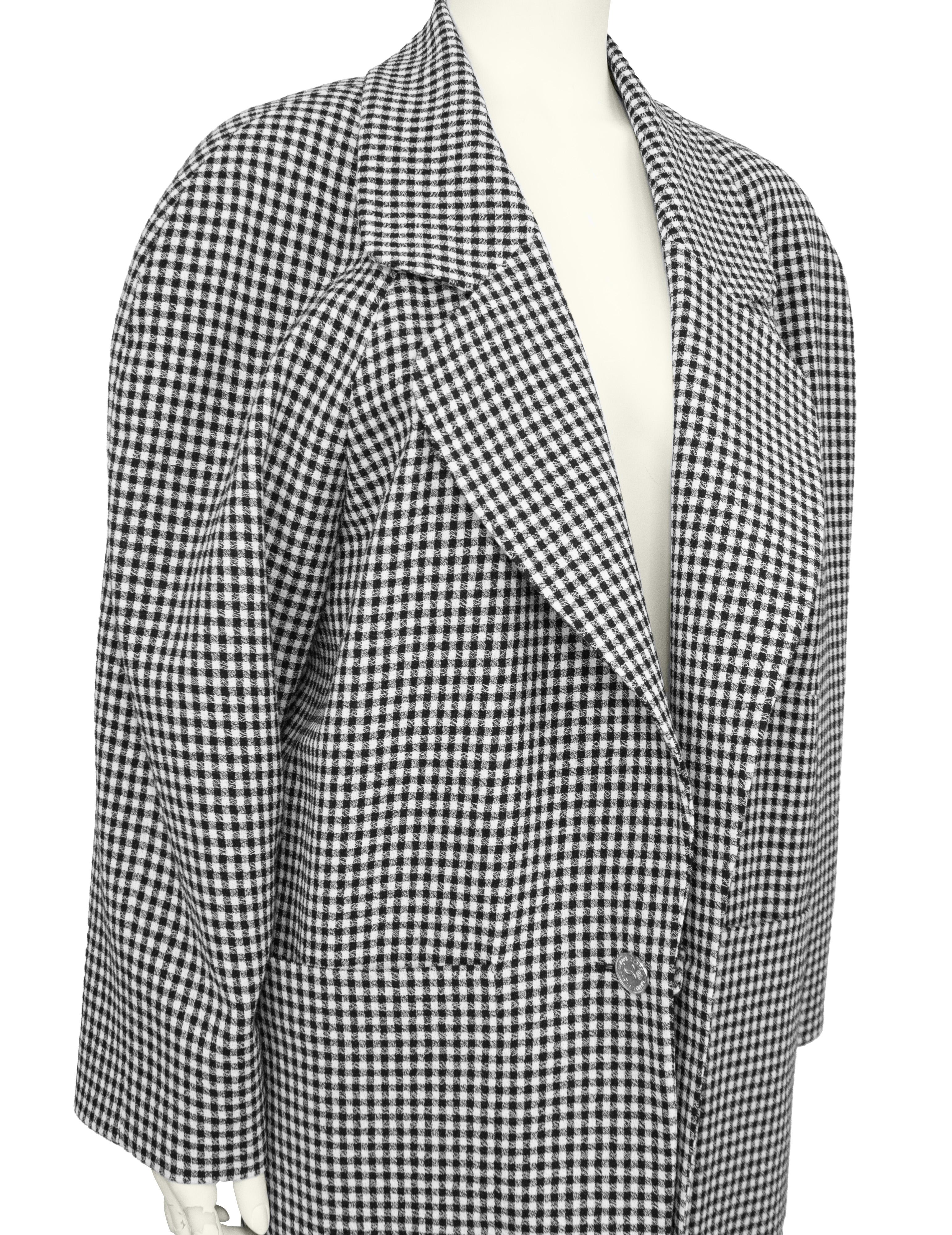 Donna Completo Chanel anni '80 con gonna a balze bianche e nere in vendita