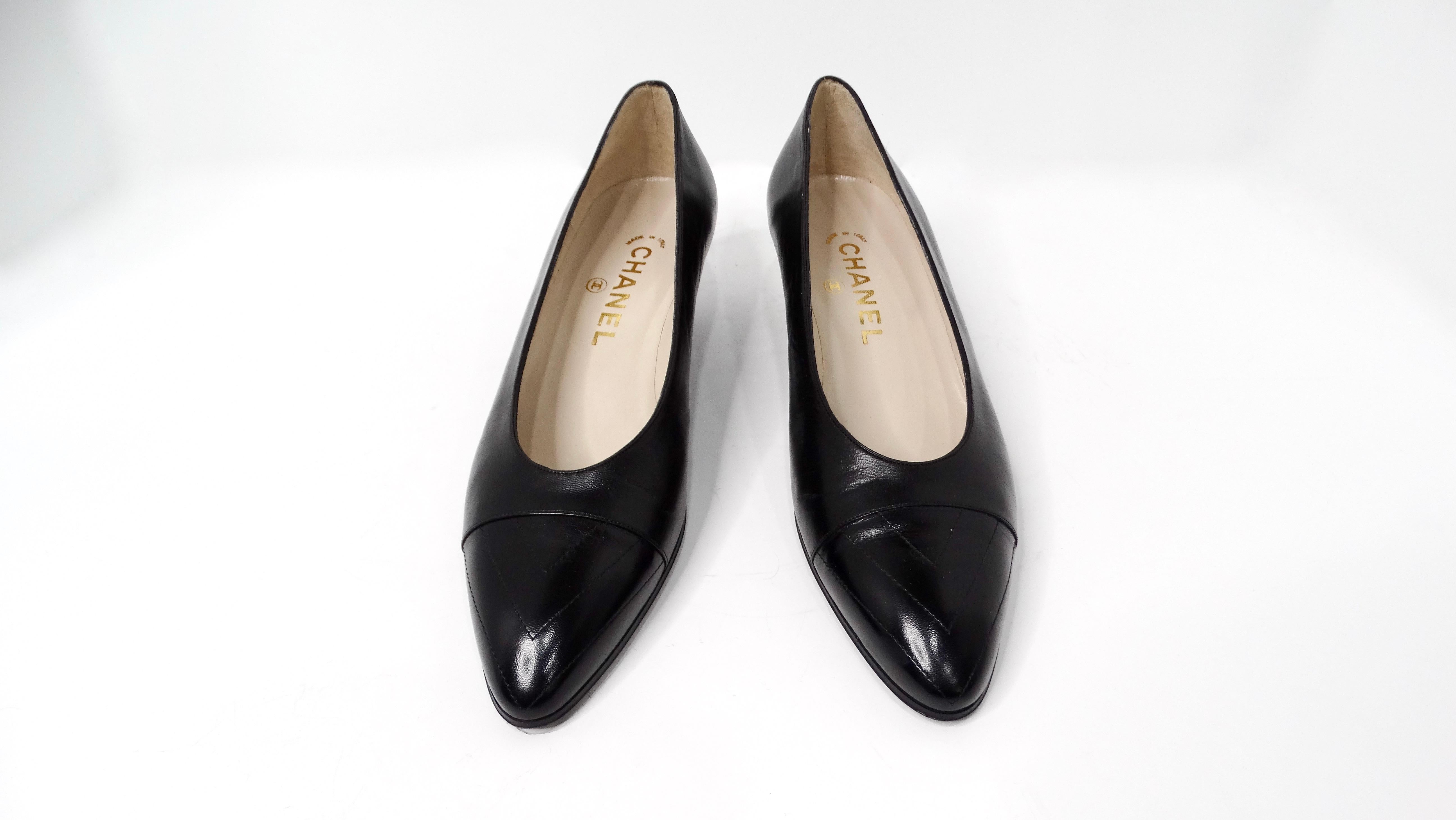 The 1980s Chanel Black Leather Chevron Cap-Toe Kitten Heels embody timeless elegance that continues to resonate in today’s fashion landscape. Crafted from luxurious black leather, these chic kitten heel pumps feature a sophisticated