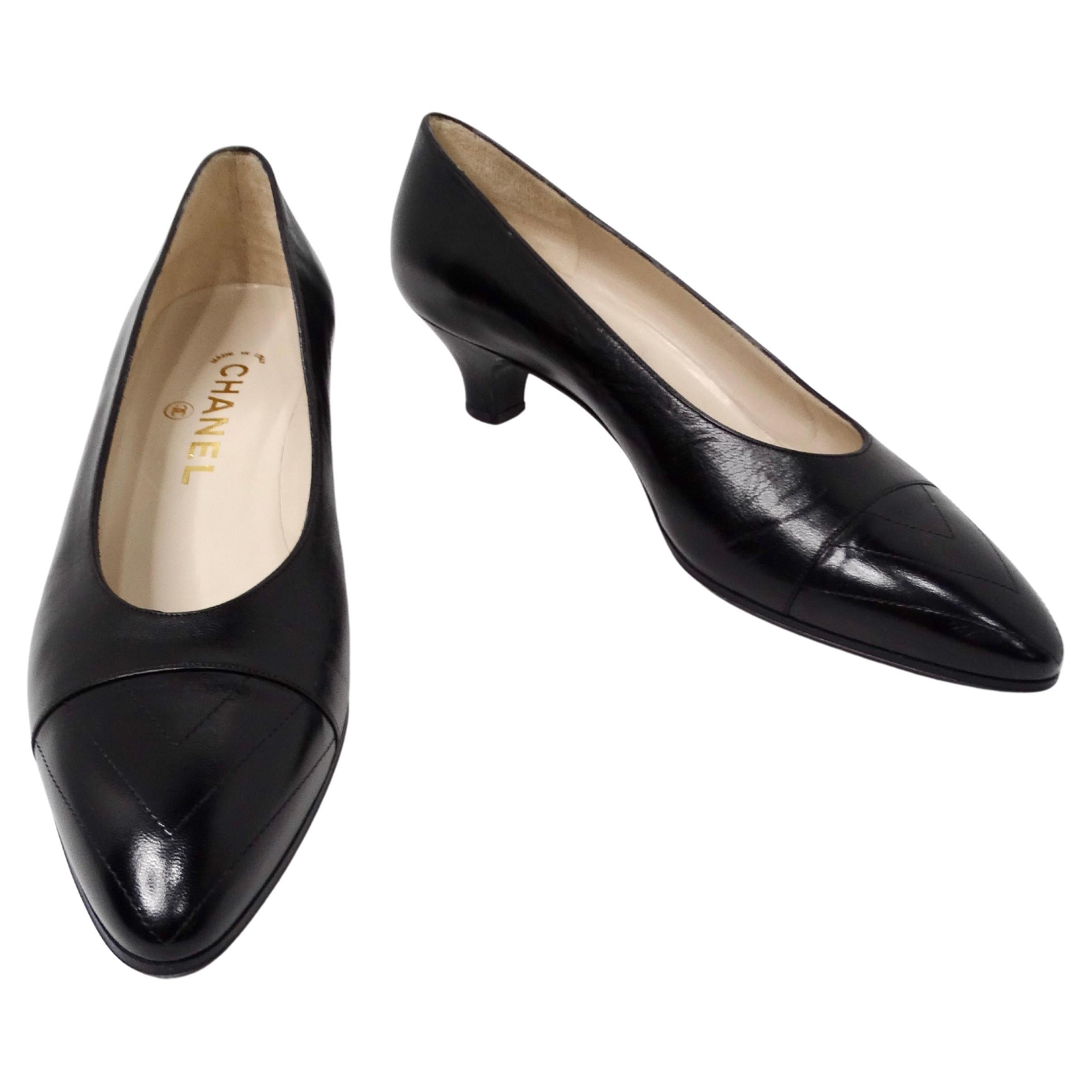 1980s Chanel Black Leather Chevron Cap-Toe Kitten Heels For Sale