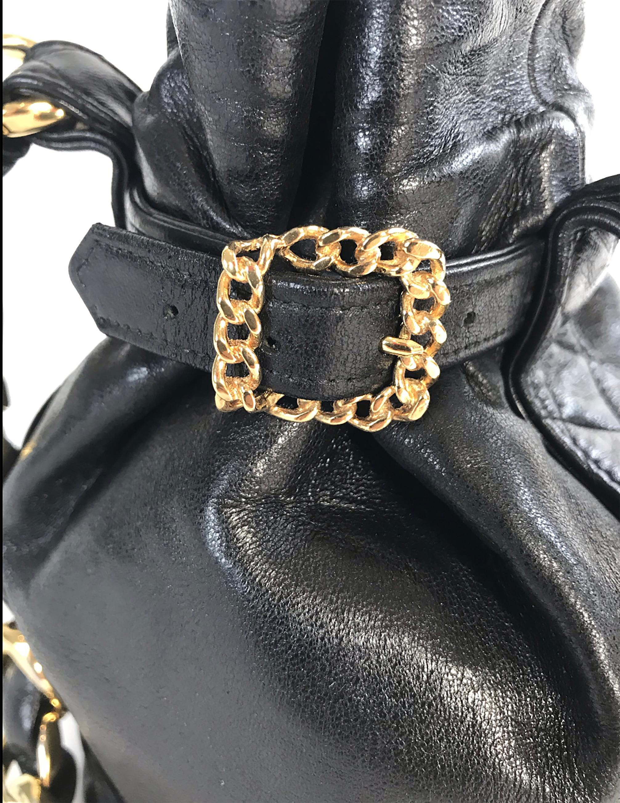 1980s CHANEL black leather quilted mini buckle bag. Condition: very good. 
Width: 7.5