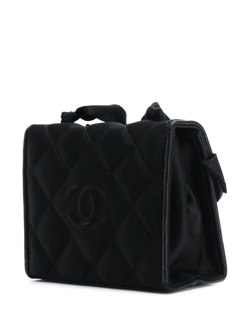 The silk satin 80's bow detail bag from Chanel features a shoulder strap, a foldover top with magnetic closure, a main internal compartment and an internal slip pocket. 

Please note that the bag shows lights signs of wear at lining and at bow.
Made