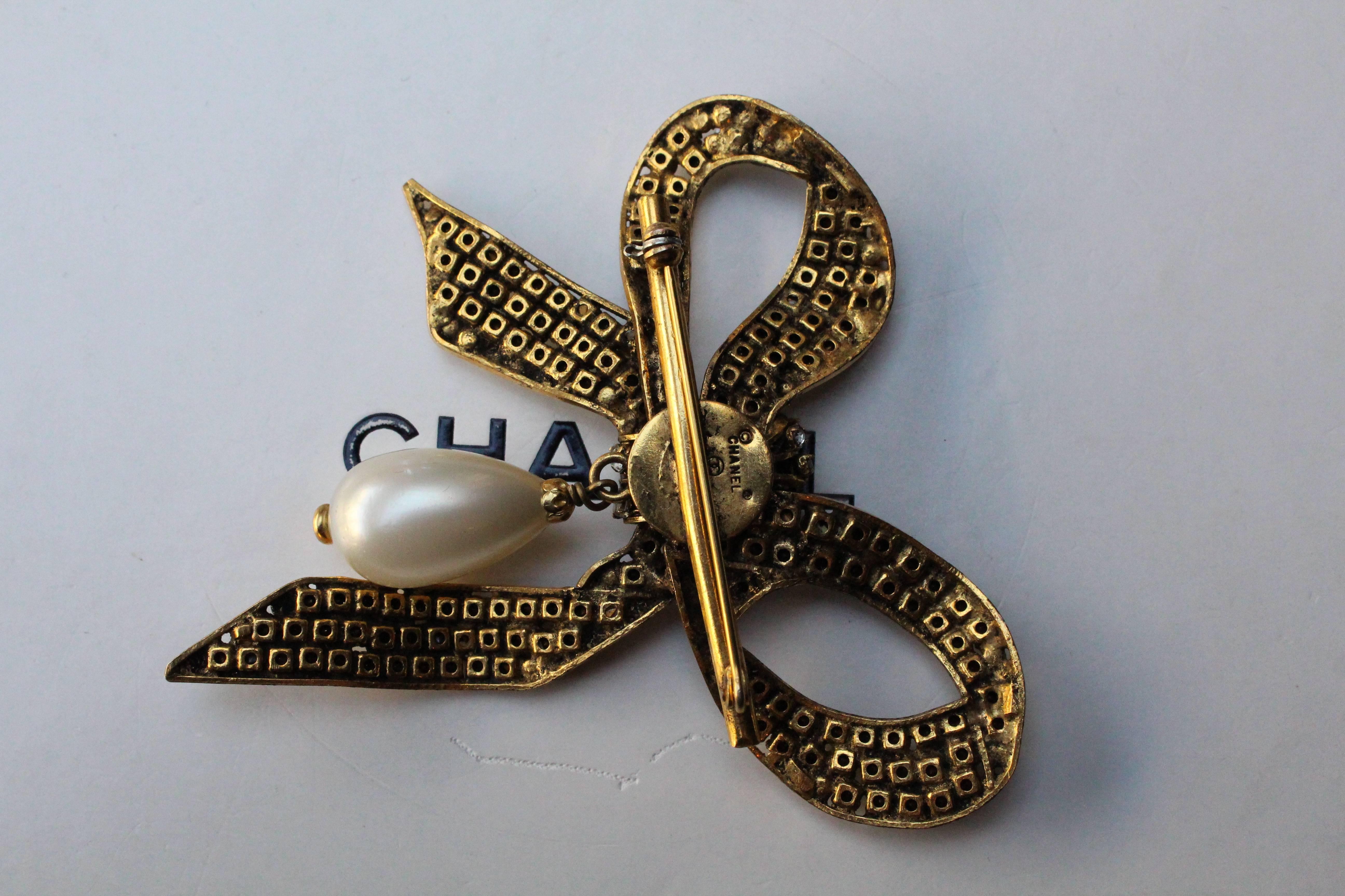 Women's Chanel bow brooch with pearly tear drop, 1980s  For Sale