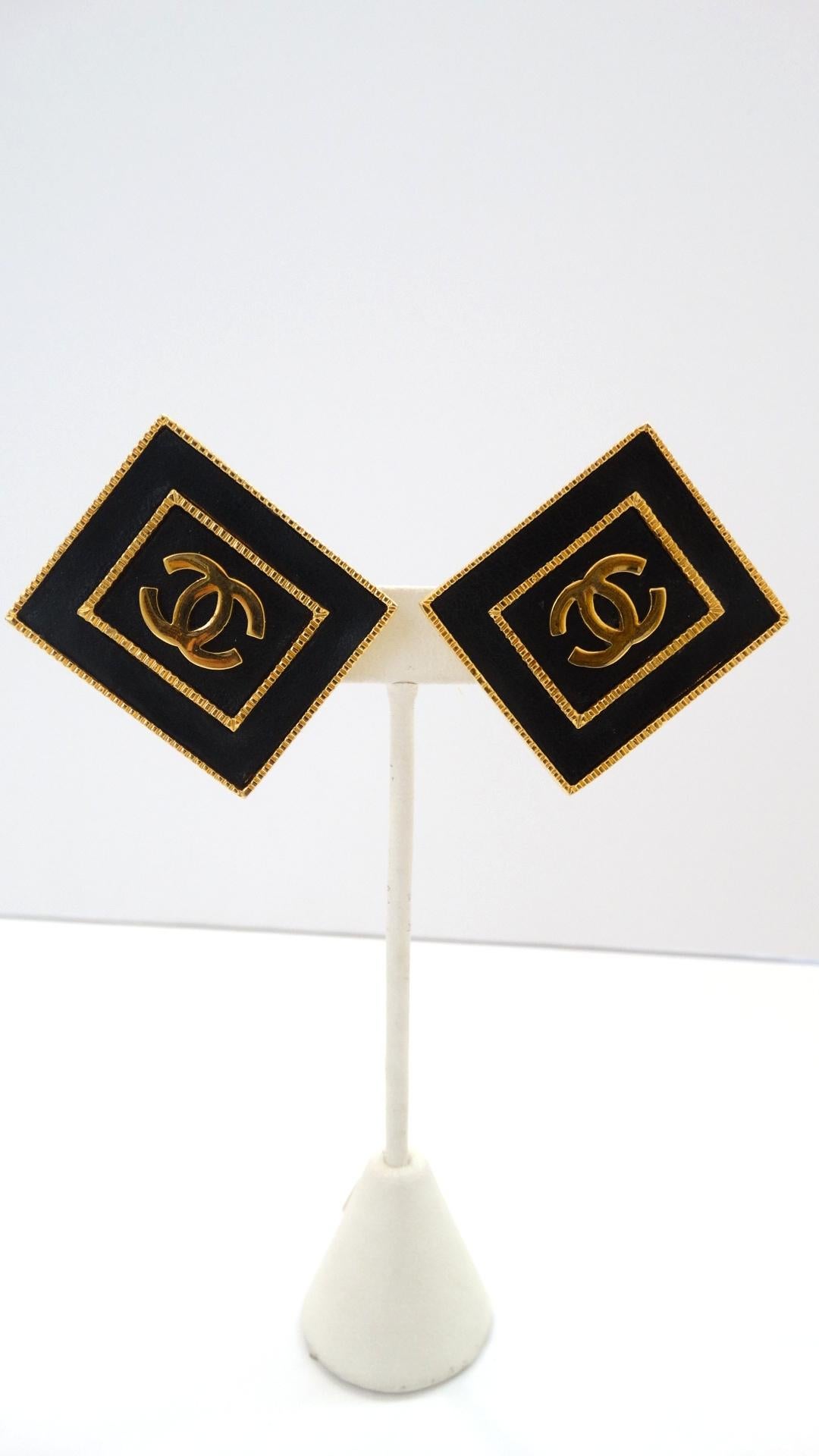 Score yourself a piece of Lagerfeld era Chanel with our gorgeous 1980s CC rectangle earrings! Signed collection 