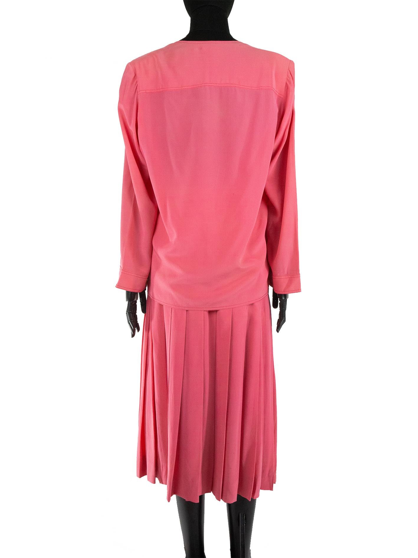 1980s Chanel Coral Pink Two Piece Suit In Good Condition For Sale In London, GB