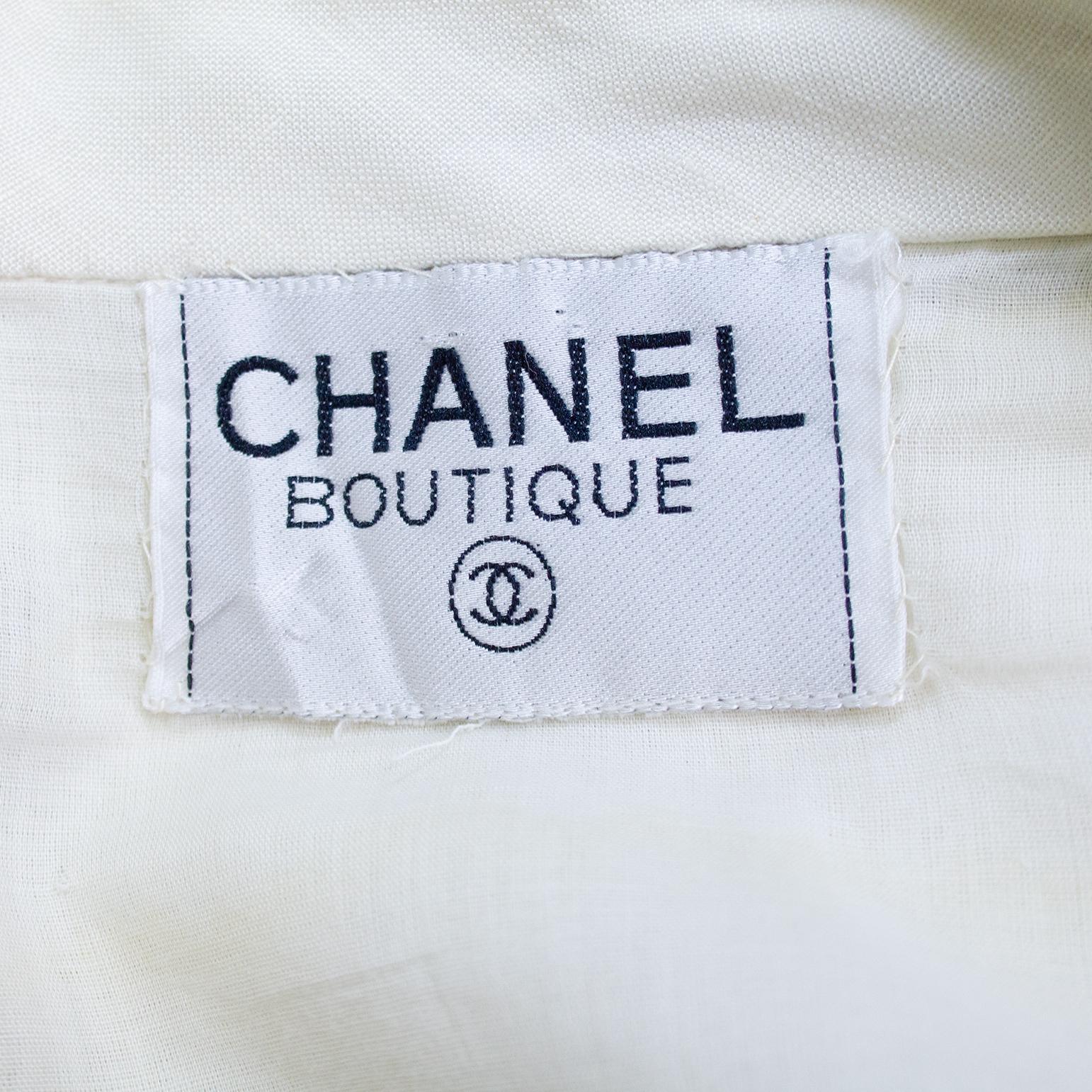 1980s Chanel Cream and Navy Linen Summer Skirt Ensemble For Sale 2