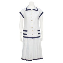 Conjunto de falda de verano Chanel de los años 80 en lino crema y azul marino