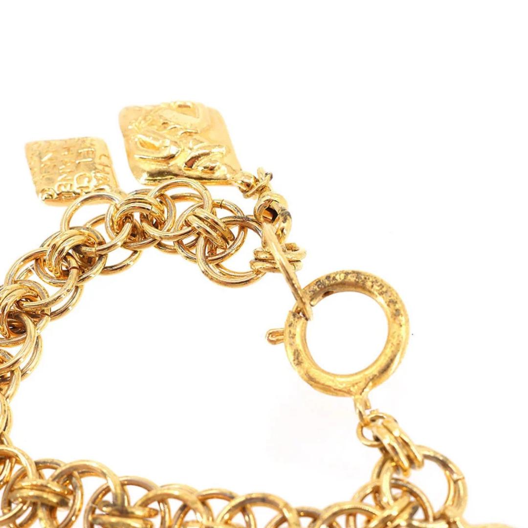 1980s Chanel Gold Chain Charm Seals Bracelet In Good Condition For Sale In London, GB