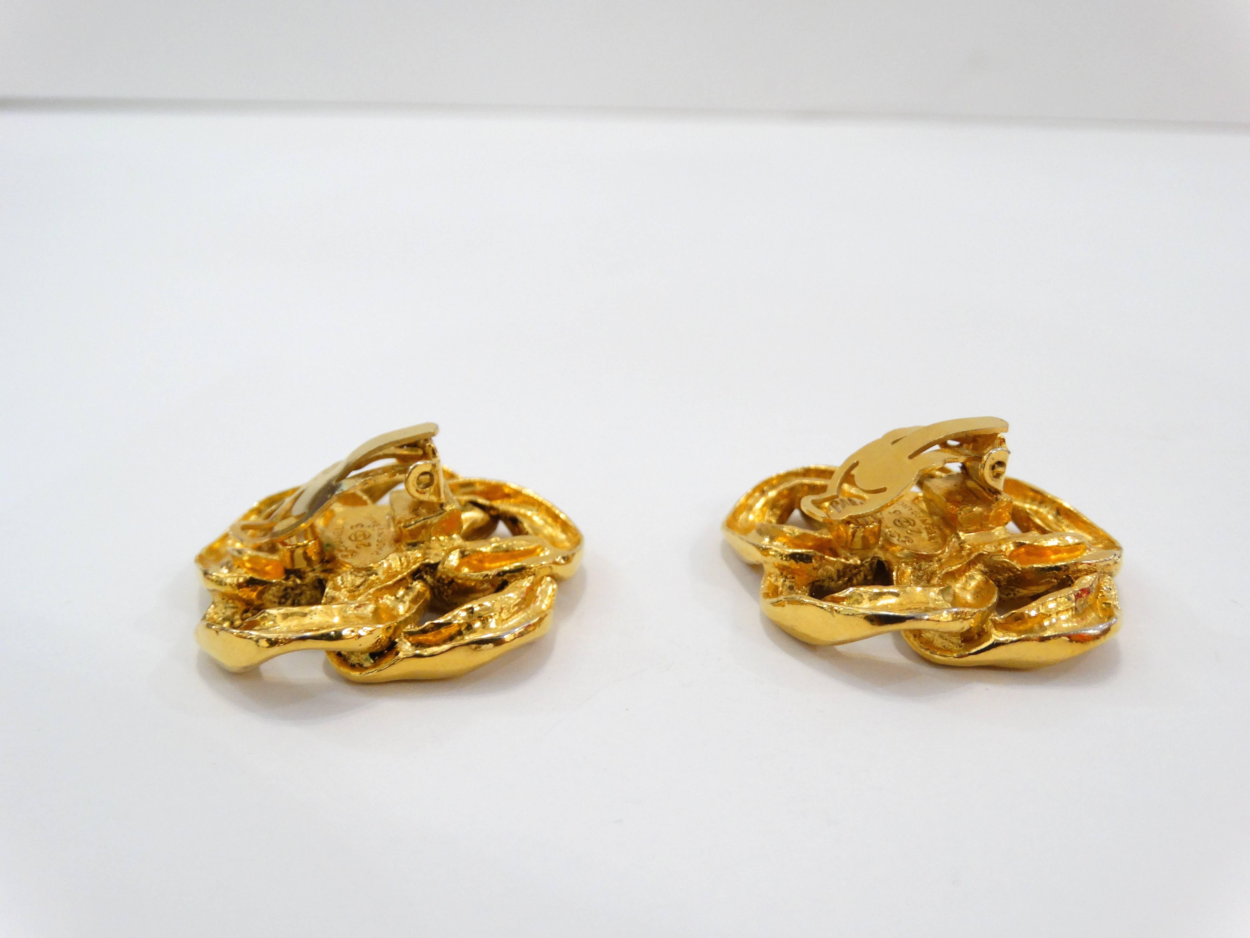 1980s Chanel Gold Chain Clip On Earrings In Excellent Condition For Sale In Scottsdale, AZ