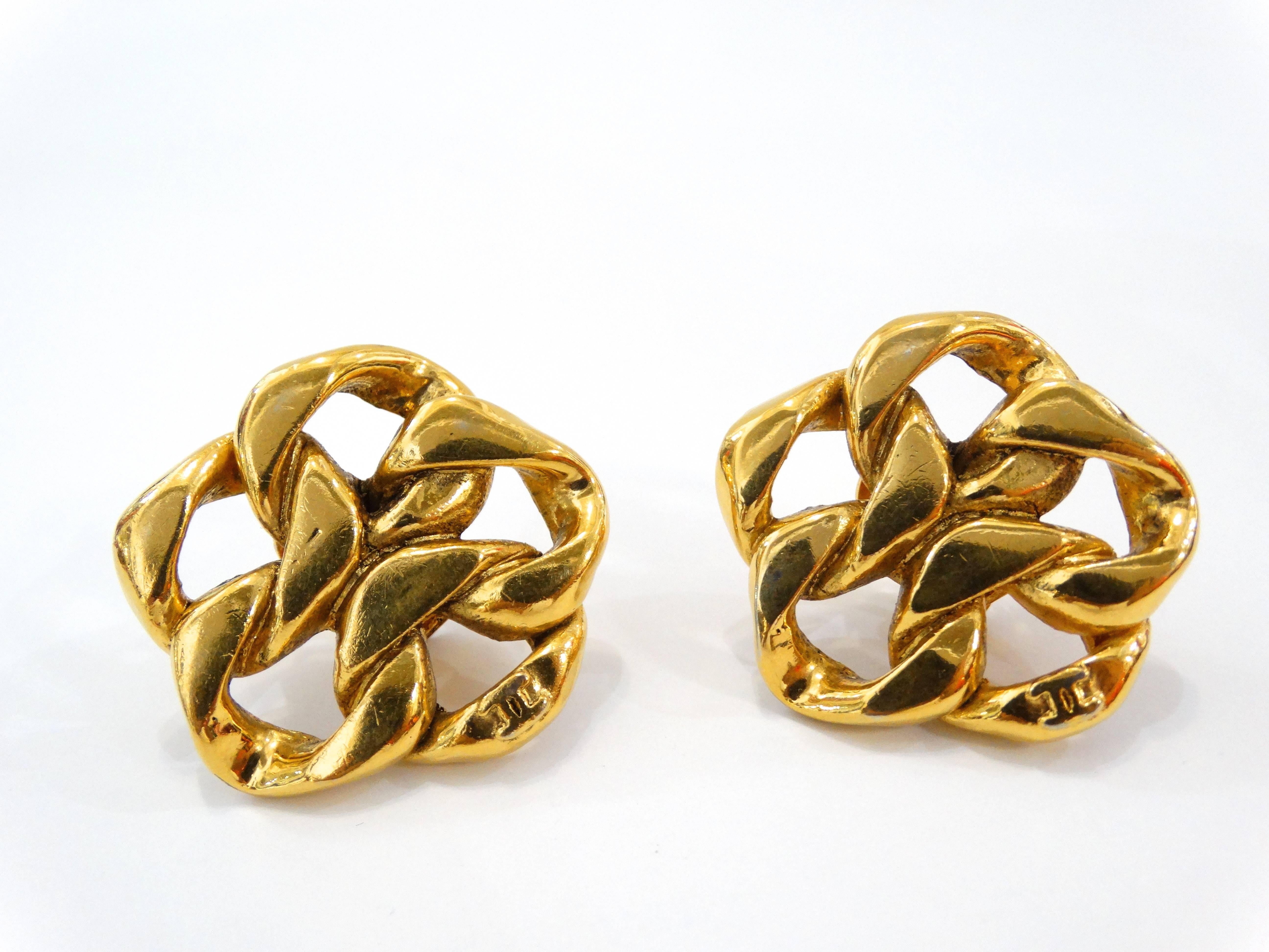 1980s Chanel Gold Chain Clip On Earrings For Sale 2