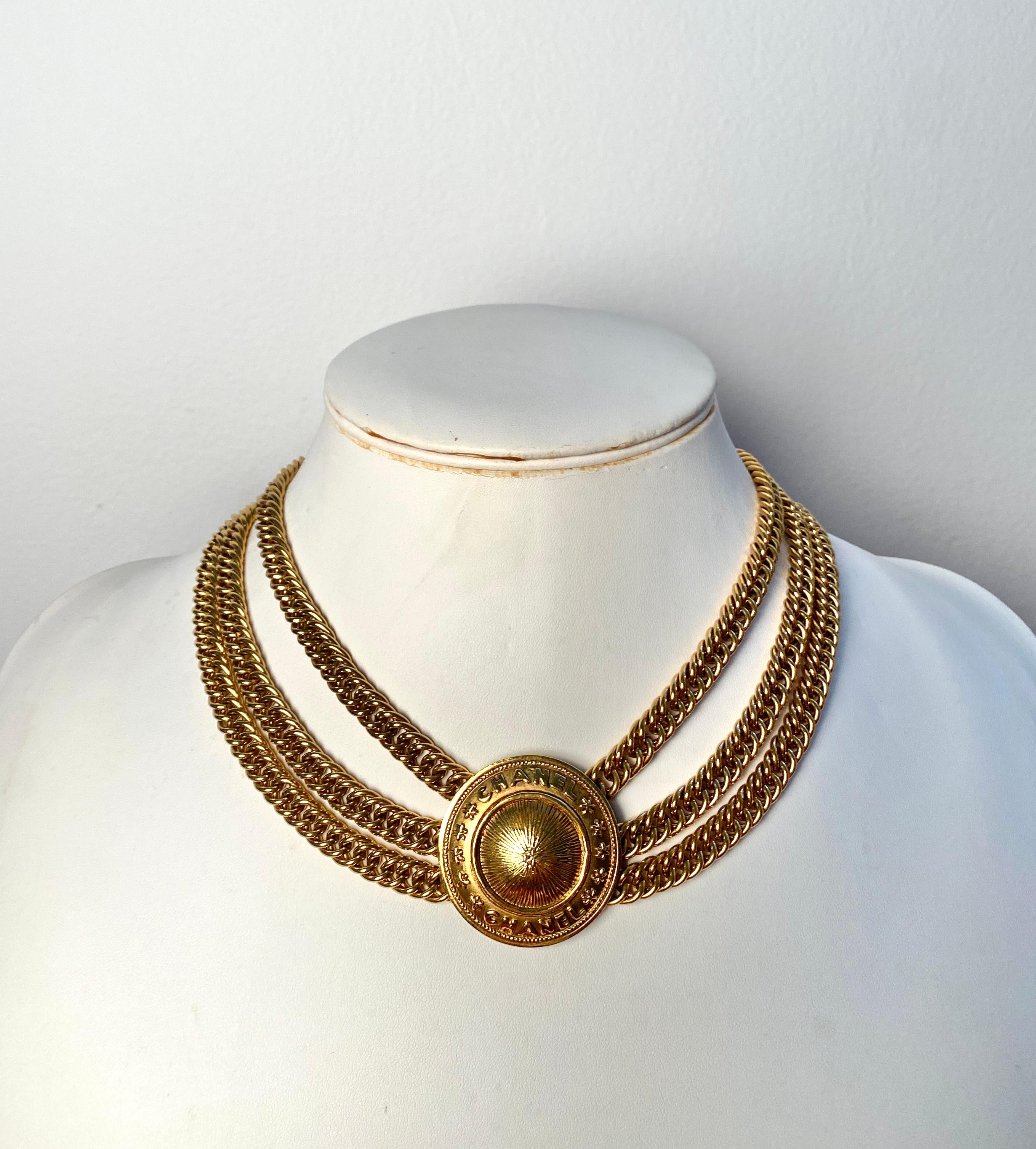 Women's 1980s Chanel Gold Medallion Necklace For Sale