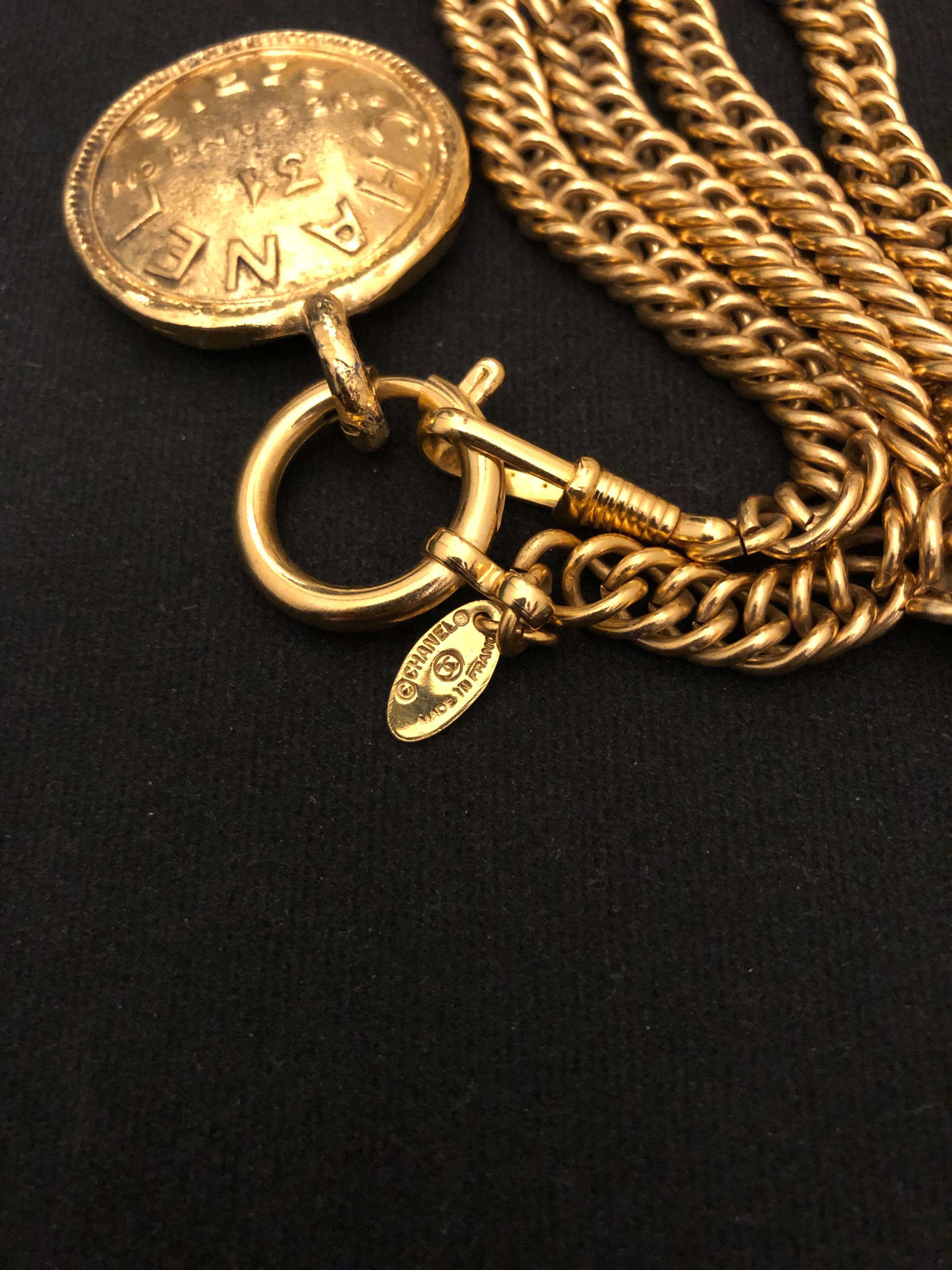 1980s Vintage Chanel Gold Toned 31 Rue Cambon Chain Necklace In Good Condition In Bangkok, TH
