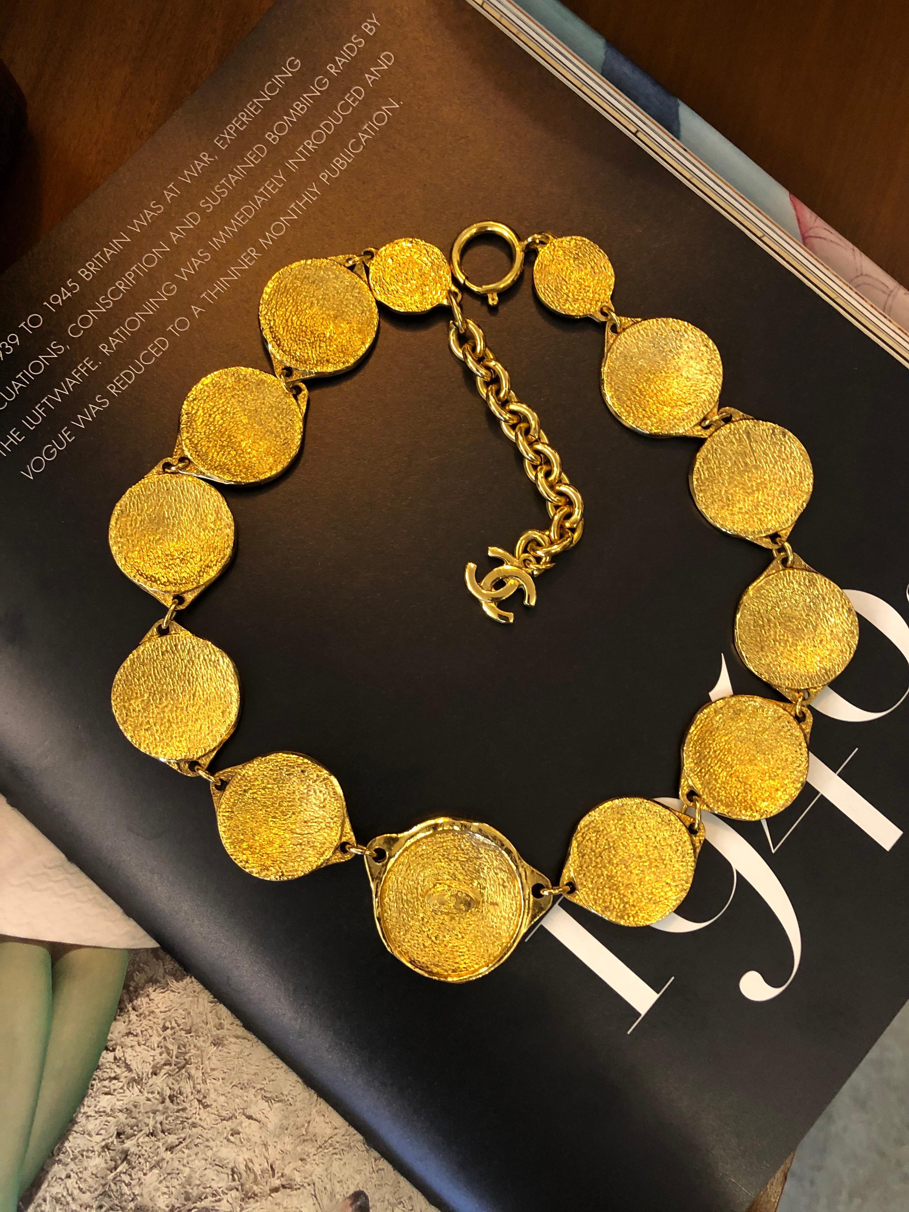 1980s Vintage CHANEL Gold Toned 31 Rue Cambon Paris Coin Necklace In Good Condition In Bangkok, TH
