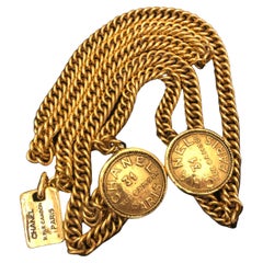 1980s Vintage CHANEL Gold Toned 31 Rue Cambon Paris Medallion Chain Belt