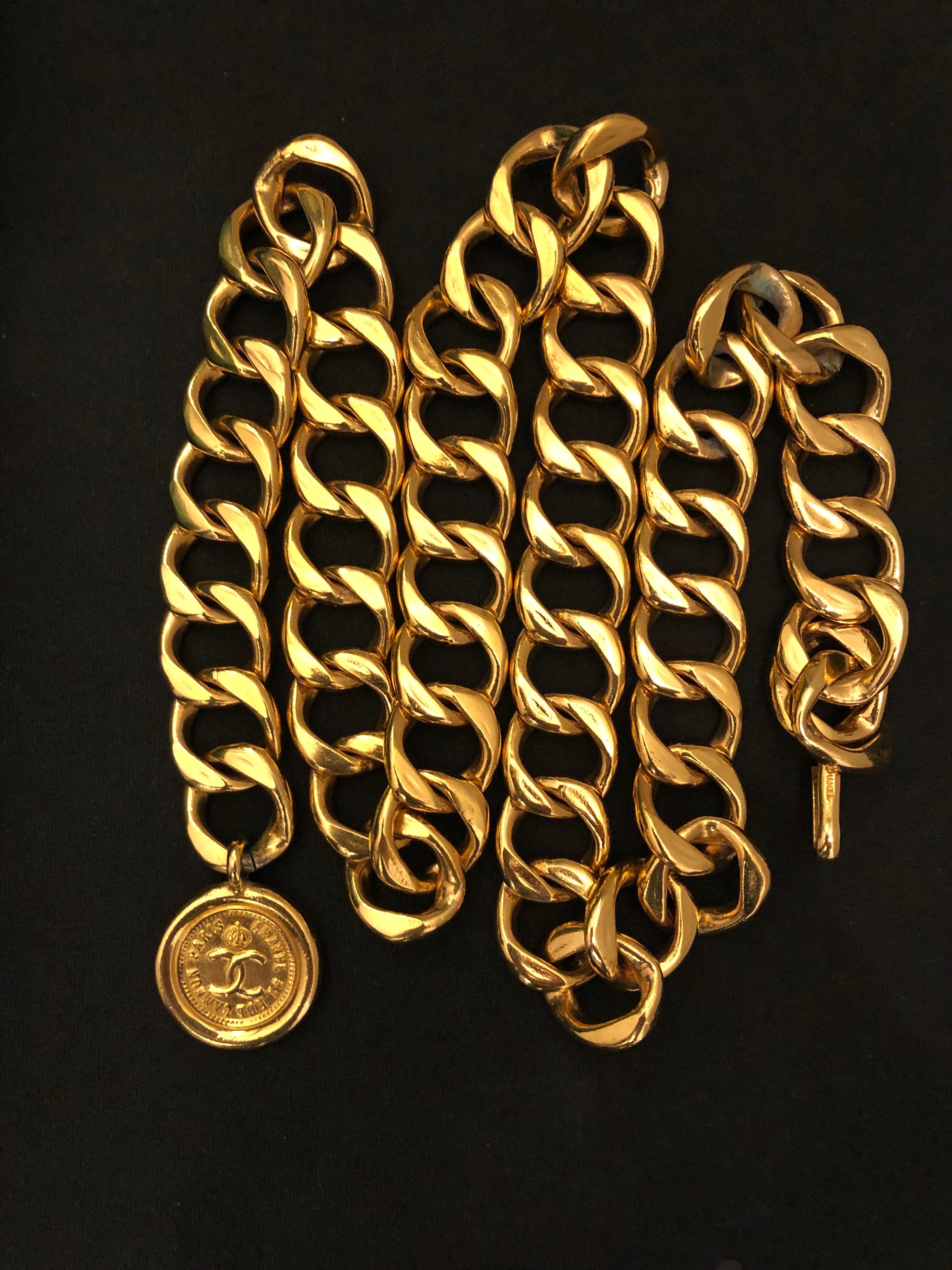 1980s Vintage CHANEL Gold Toned CoCo Chain Belt Necklace  In Good Condition In Bangkok, TH