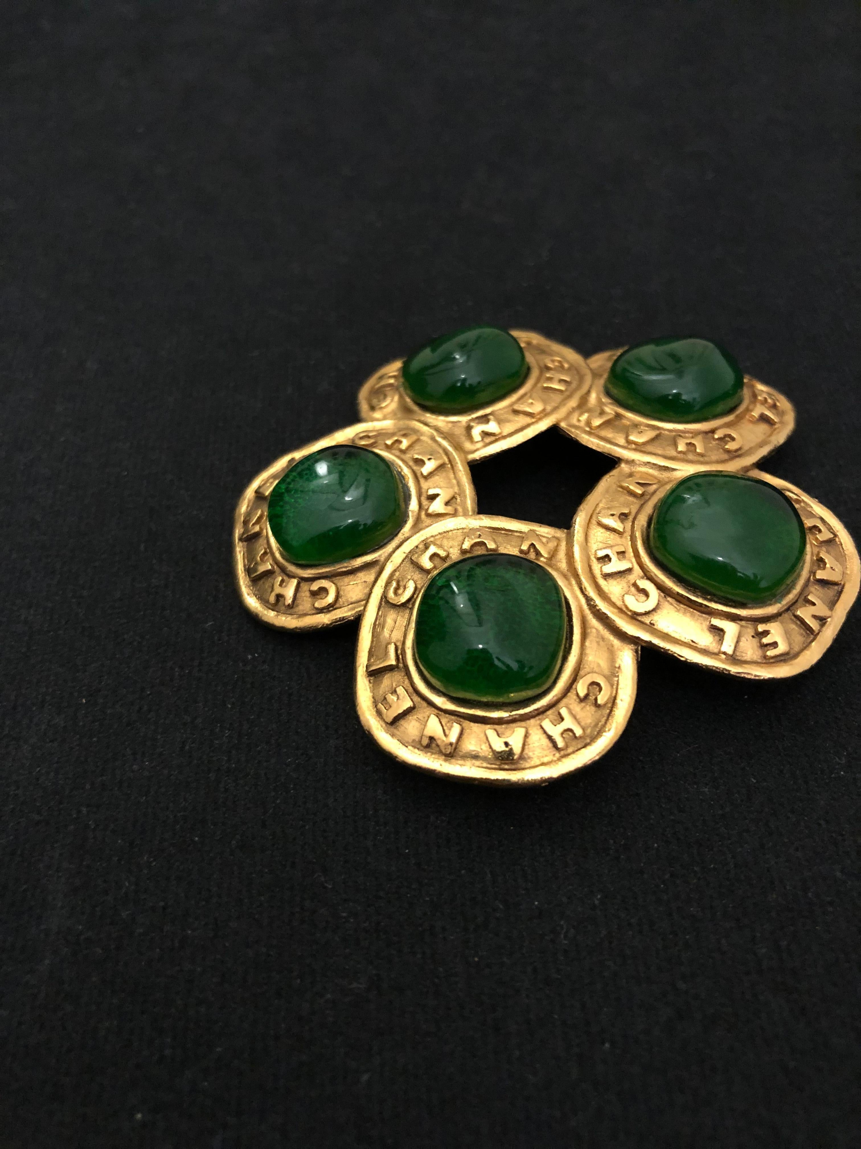 Women's 1980s Vintage CHANEL Gold Toned Green Gripoix Brooch For Sale