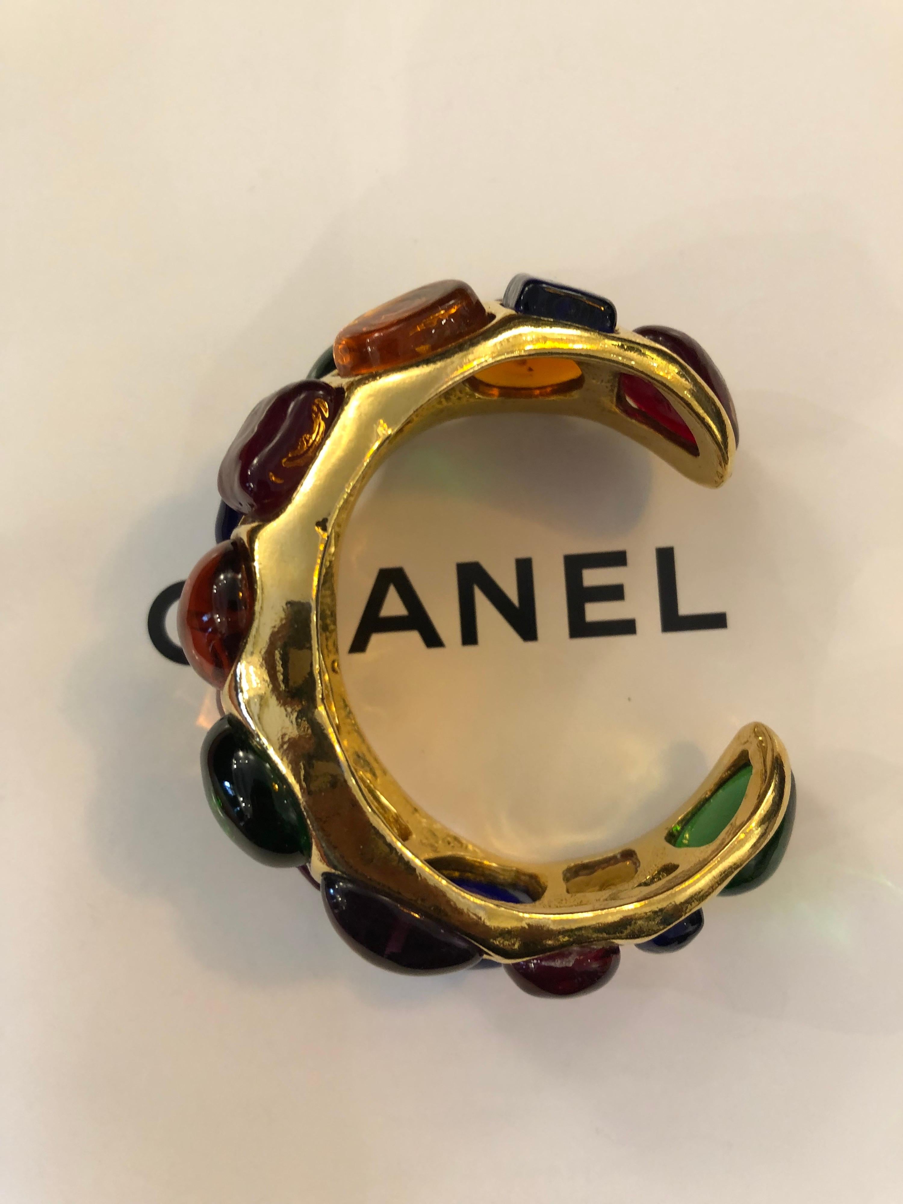 Women's 1980s Vintage CHANEL Gold Toned Multicolored Gripoix Poured Glass Bracelet Cuff For Sale