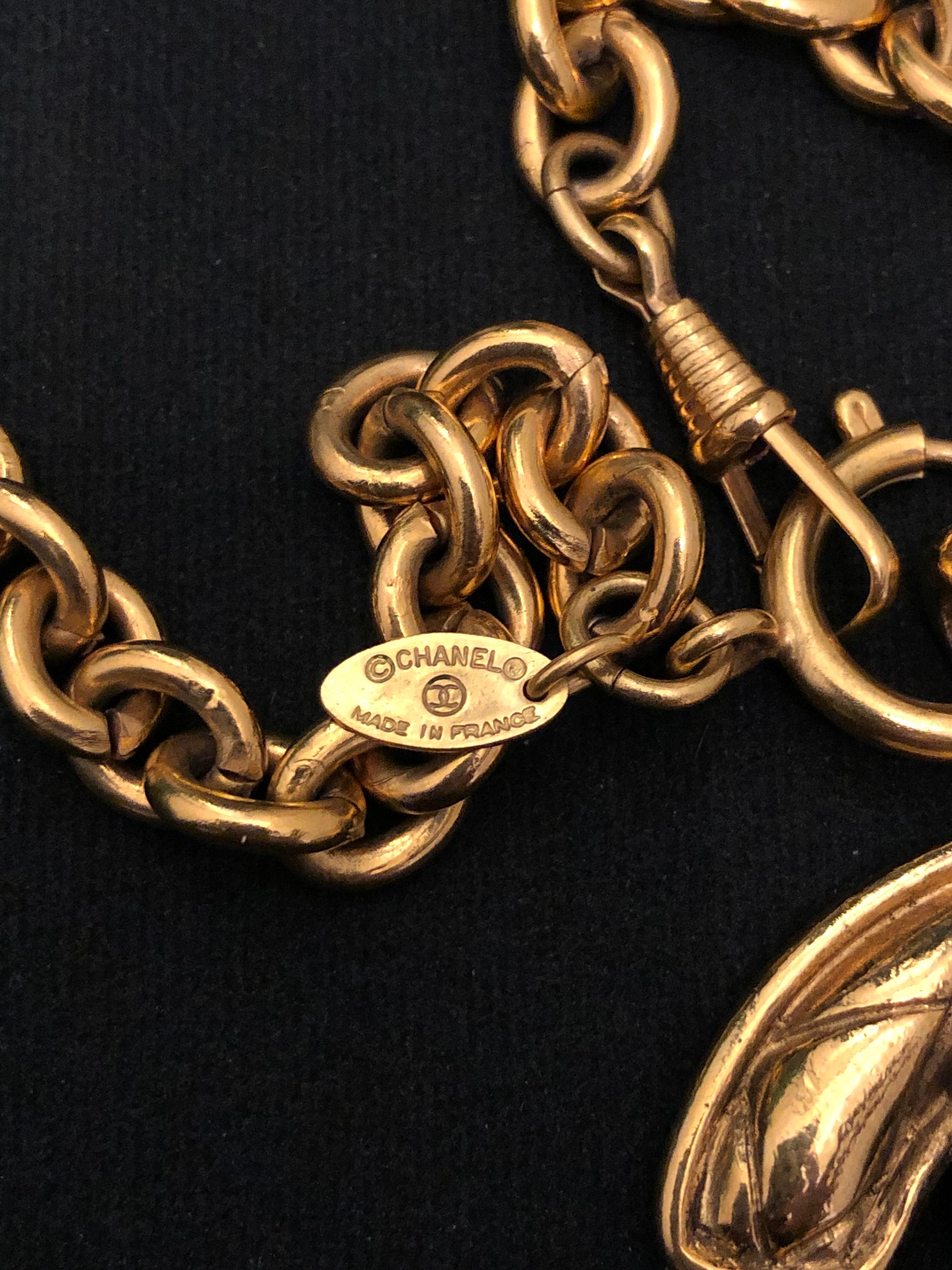 1980s Vintage CHANEL Gold Toned Quilted CC Chain Necklace Large Size In Good Condition In Bangkok, TH