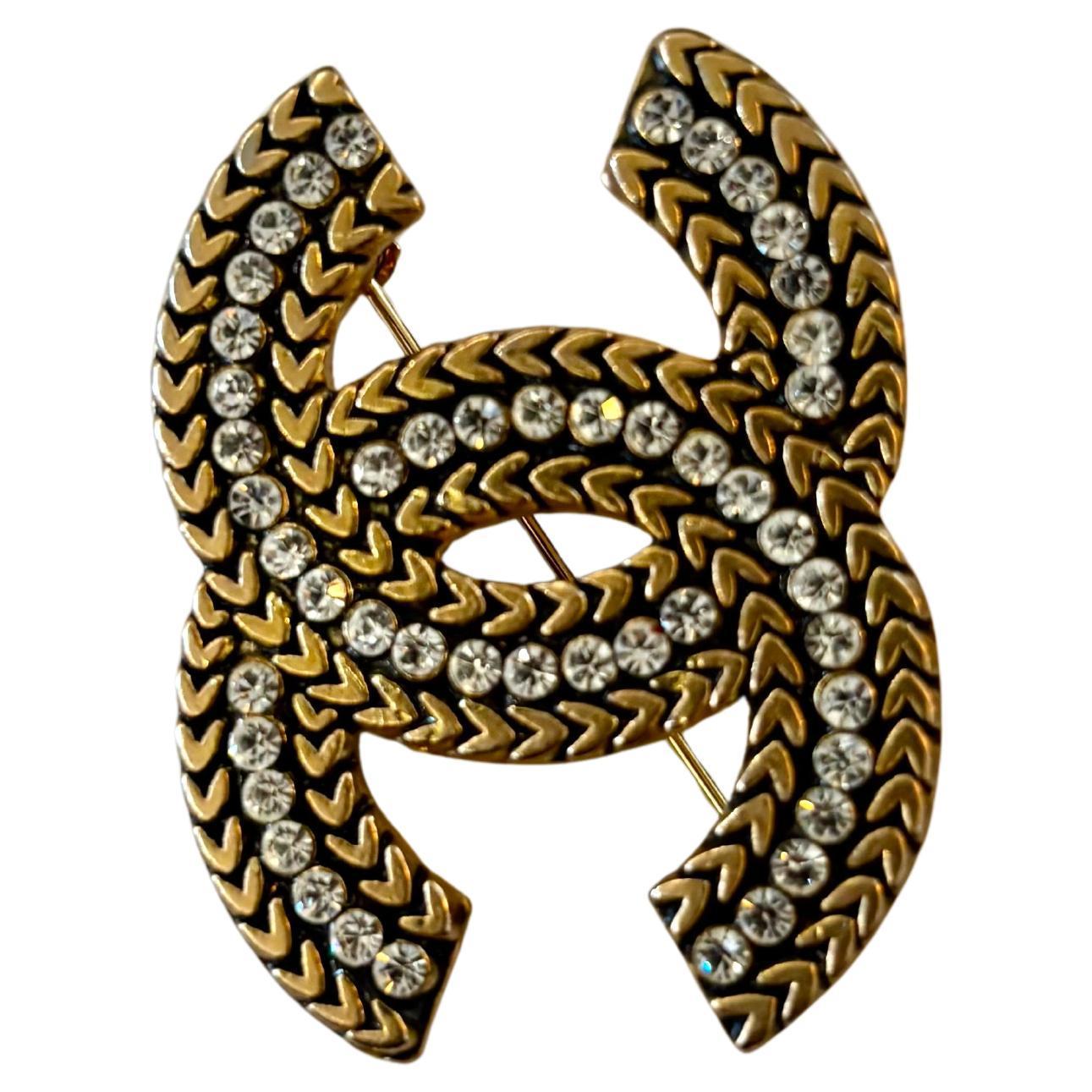 Women's 1980s CHANEL Gold Toned Rhinestone CC Brooch For Sale
