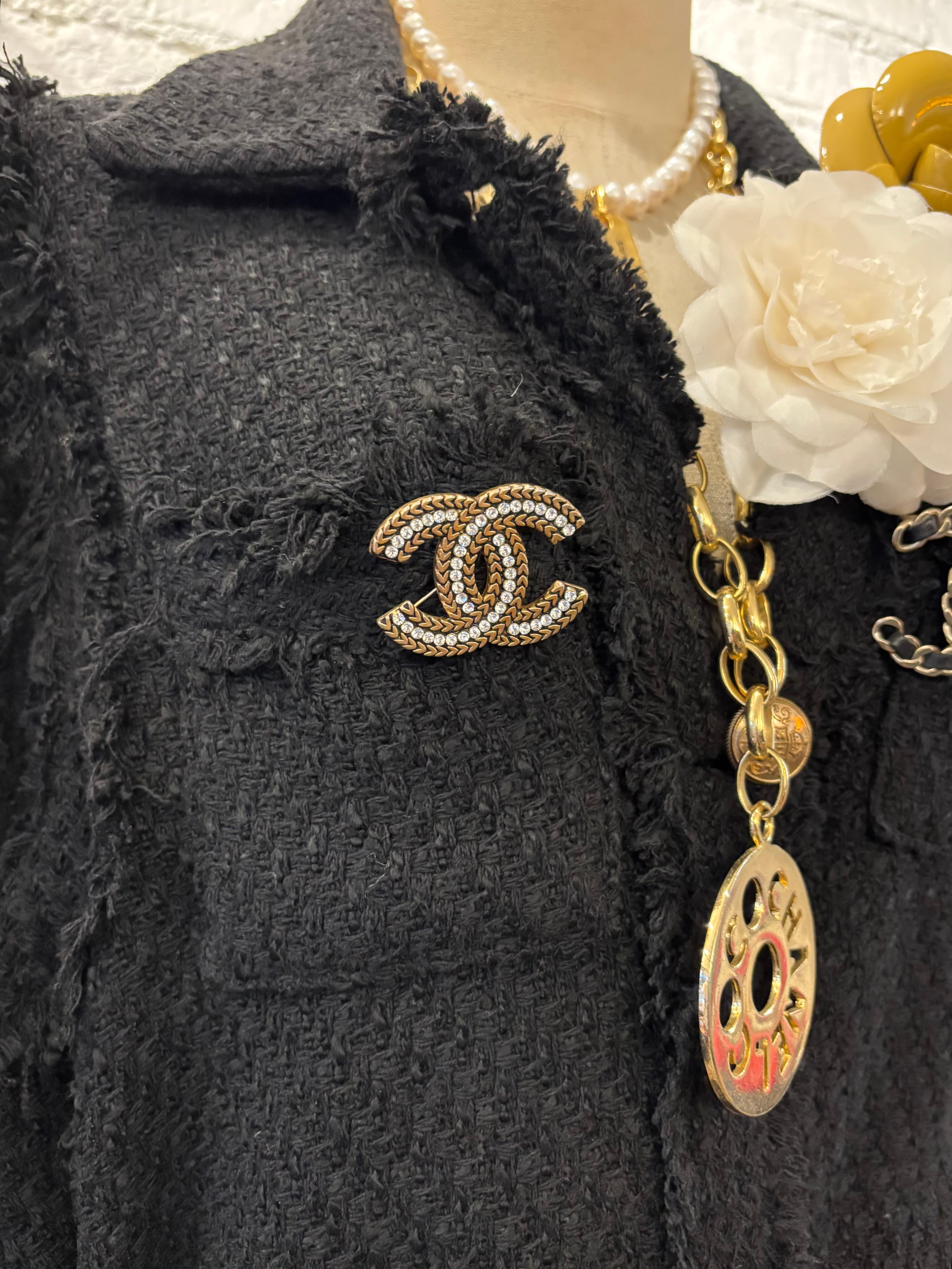 1980s CHANEL Gold Toned Rhinestone CC Brooch For Sale 2