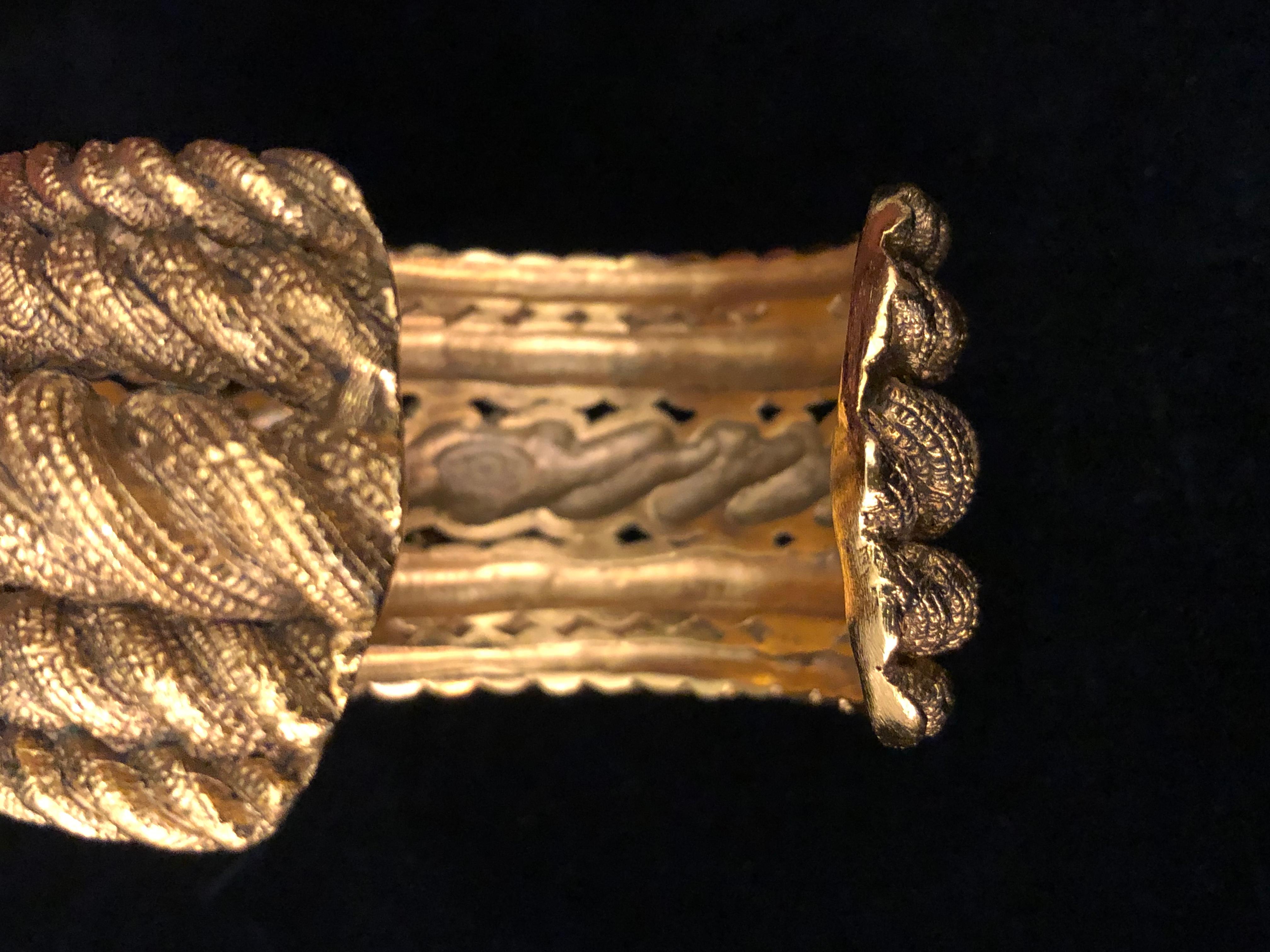 1980s Vintage CHANEL Gold Toned Rope Cuff Bracelet In Good Condition In Bangkok, TH