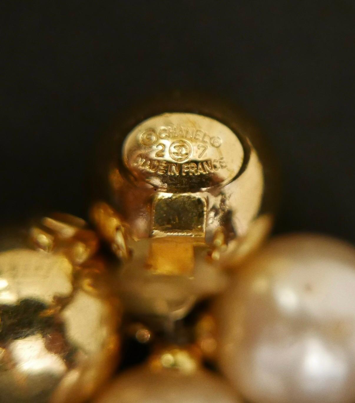Women's Vintage CHANEL Gold Toned Sphere Faux Pearl Dangle Clip On Earrings For Sale