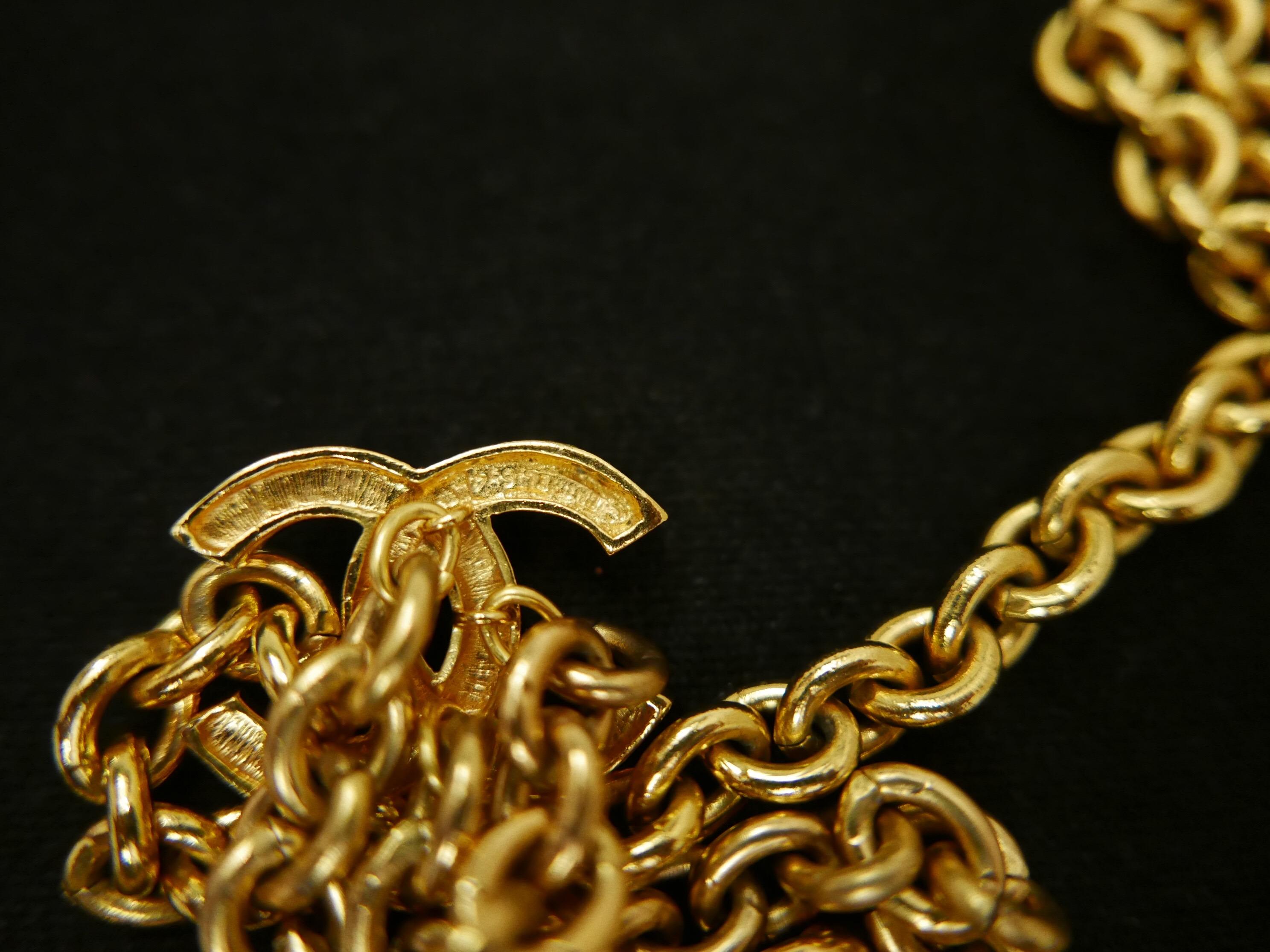 1980s CHANEL Gold Toned Triple Chain Belt  In Good Condition In Bangkok, TH