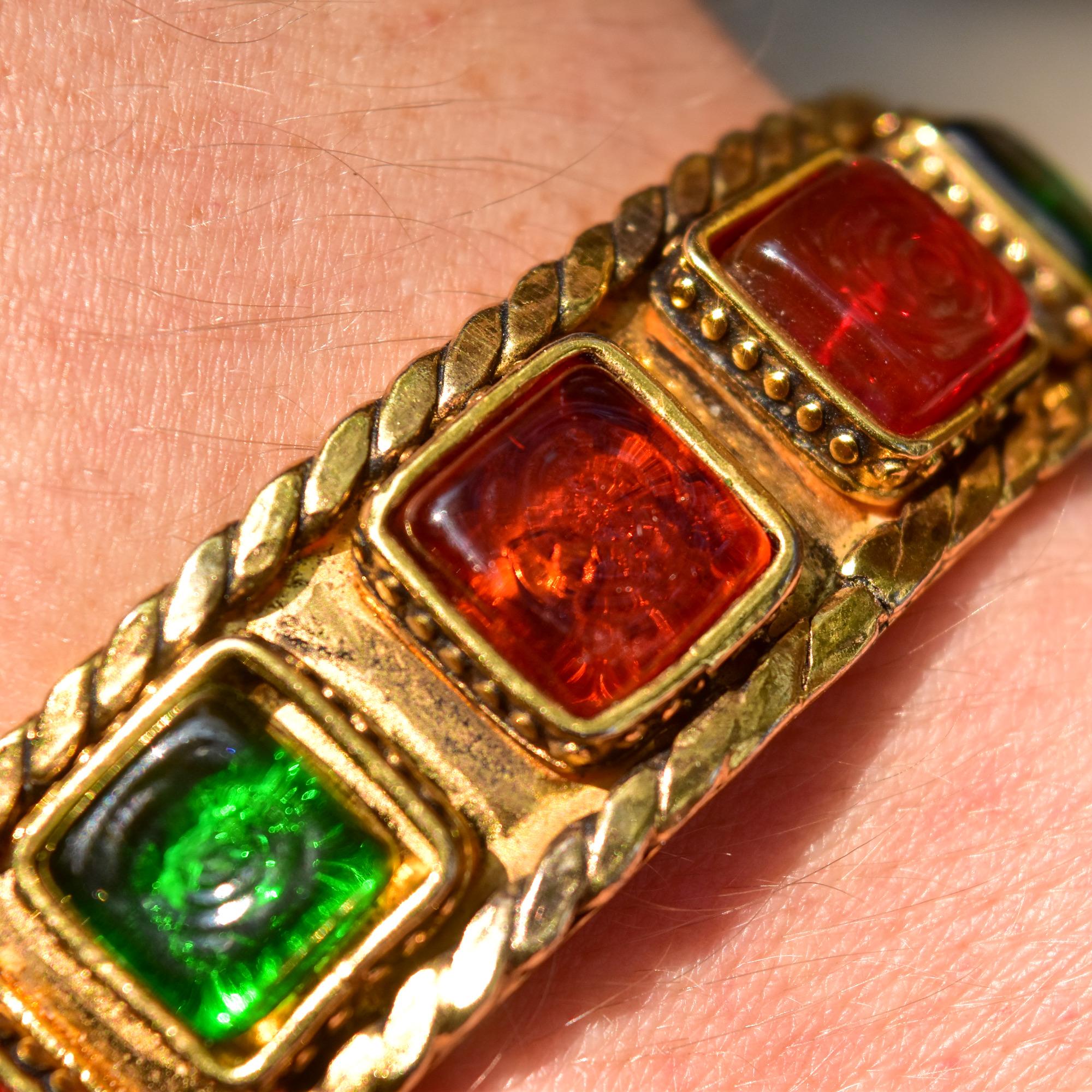 1980er CHANEL Gripoix byzantinisches Manschettenarmband im Angebot 6