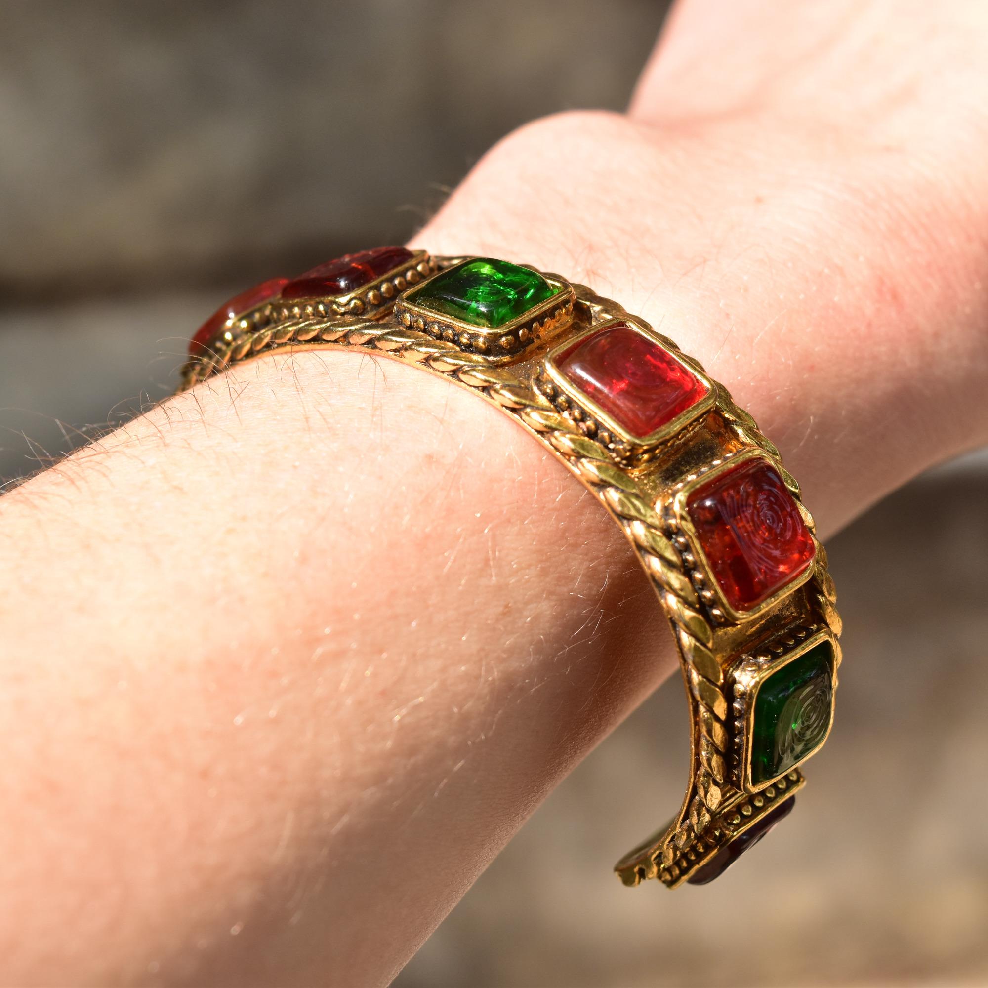 1980er CHANEL Gripoix byzantinisches Manschettenarmband im Angebot 7