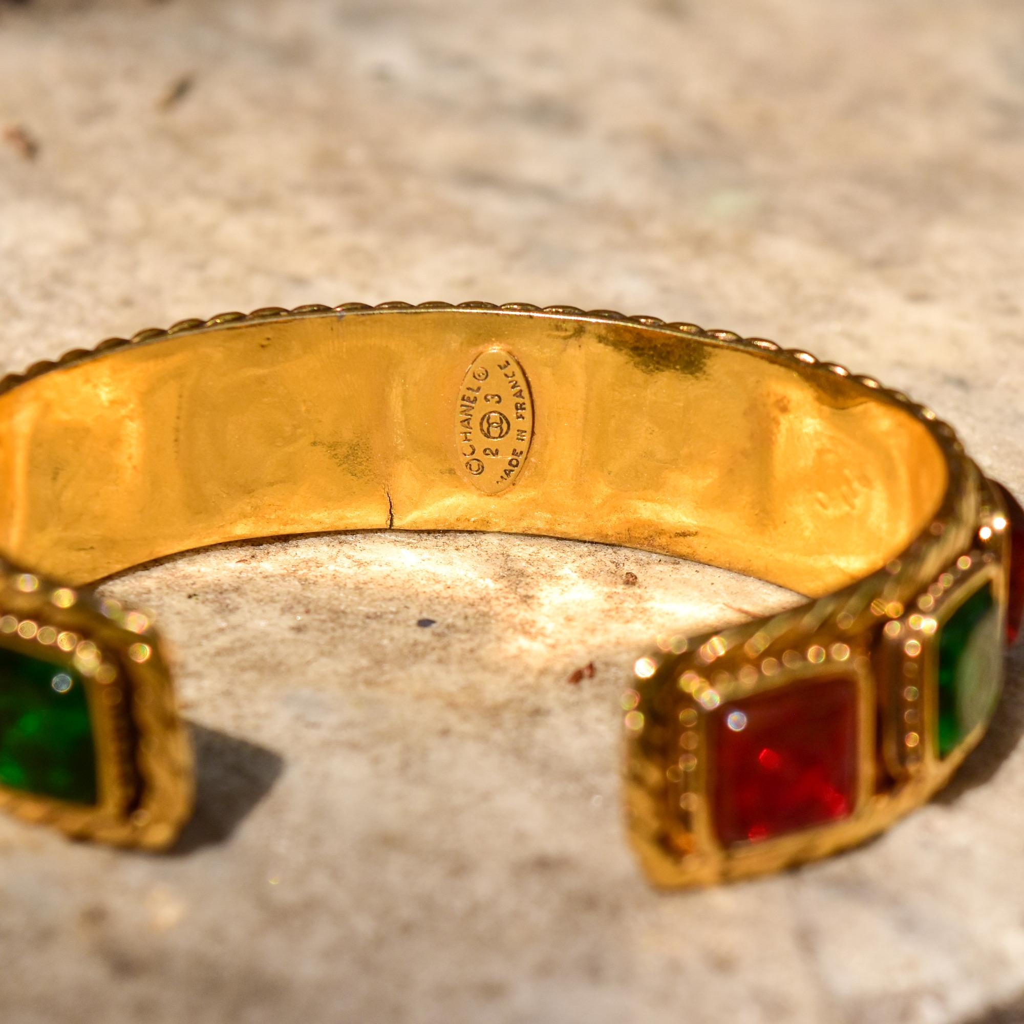1980er CHANEL Gripoix byzantinisches Manschettenarmband im Angebot 2