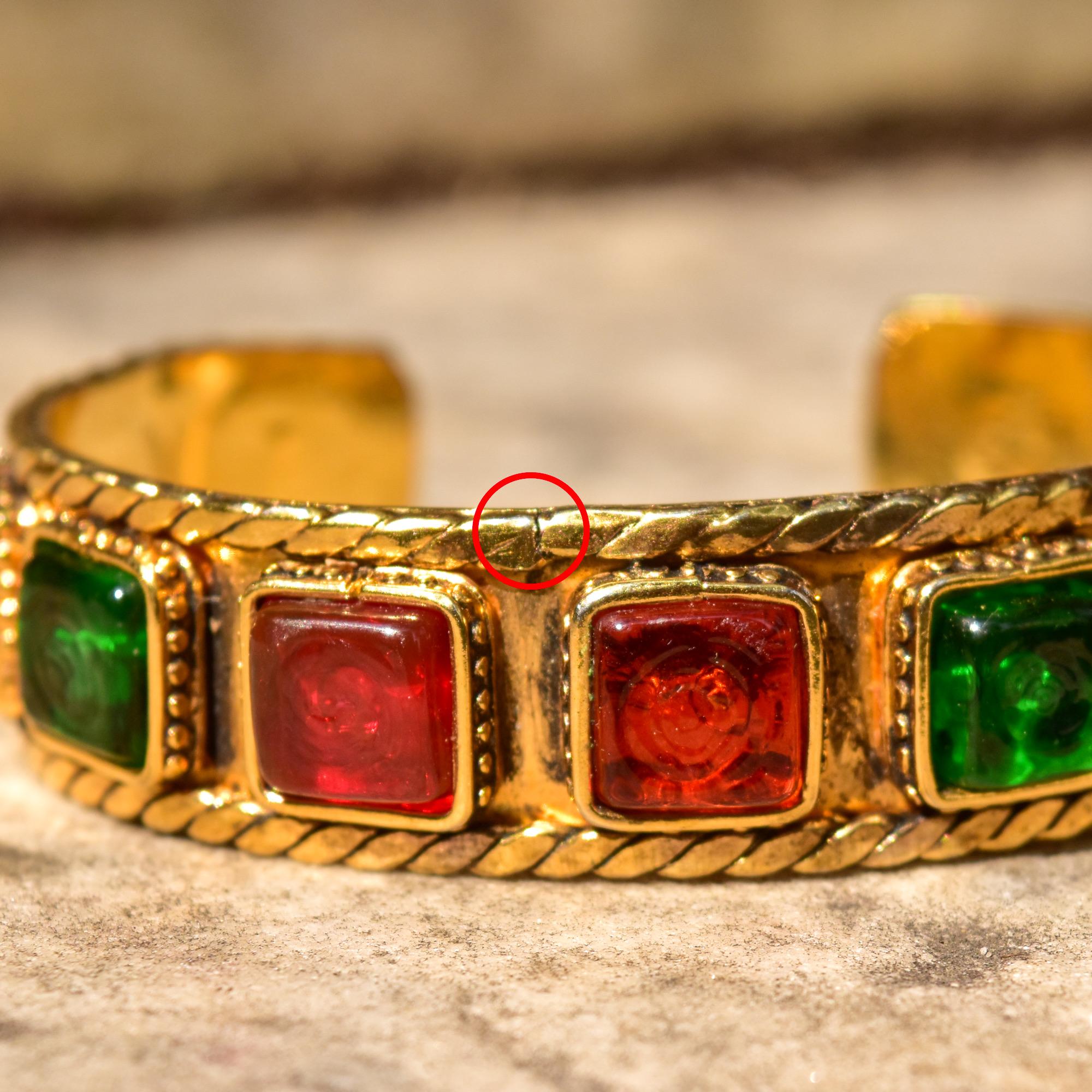 1980er CHANEL Gripoix byzantinisches Manschettenarmband im Angebot 3