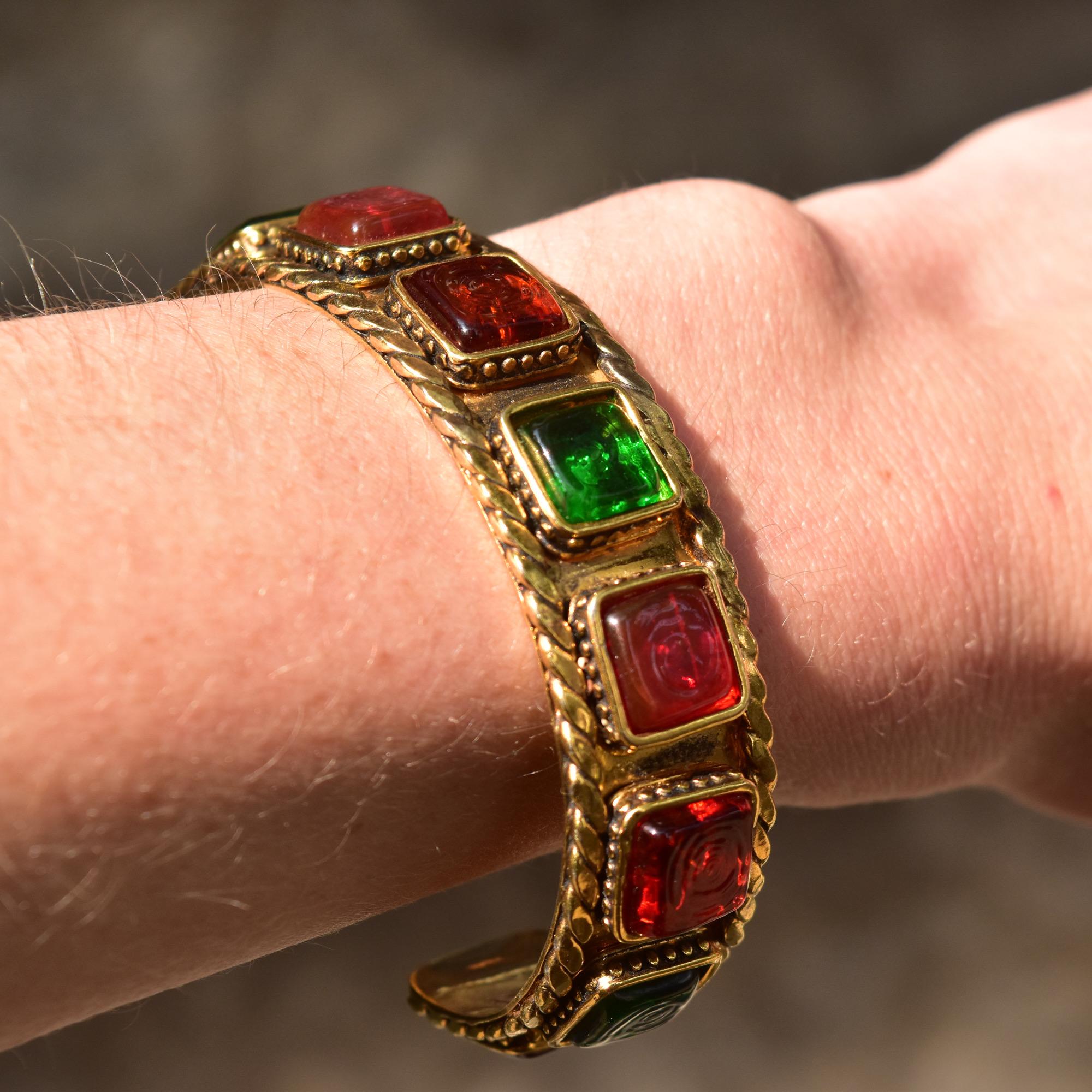 1980er CHANEL Gripoix byzantinisches Manschettenarmband im Angebot 4